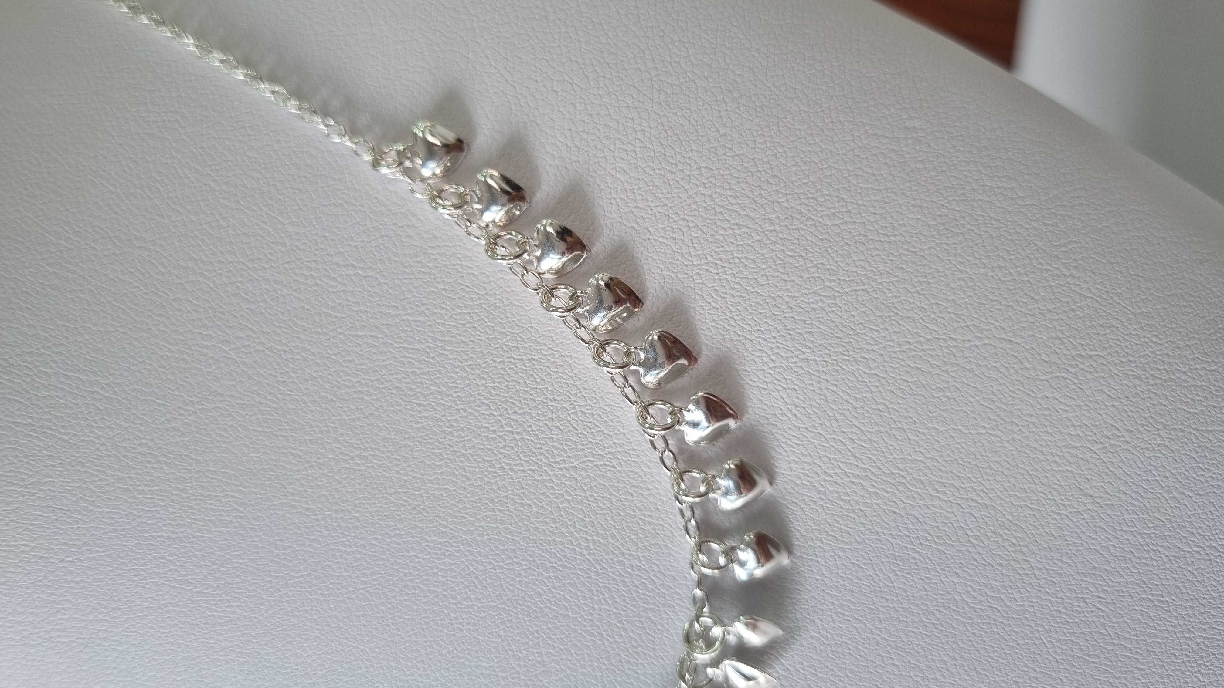 Correntinha Choker Prata com Corações Pendulo 