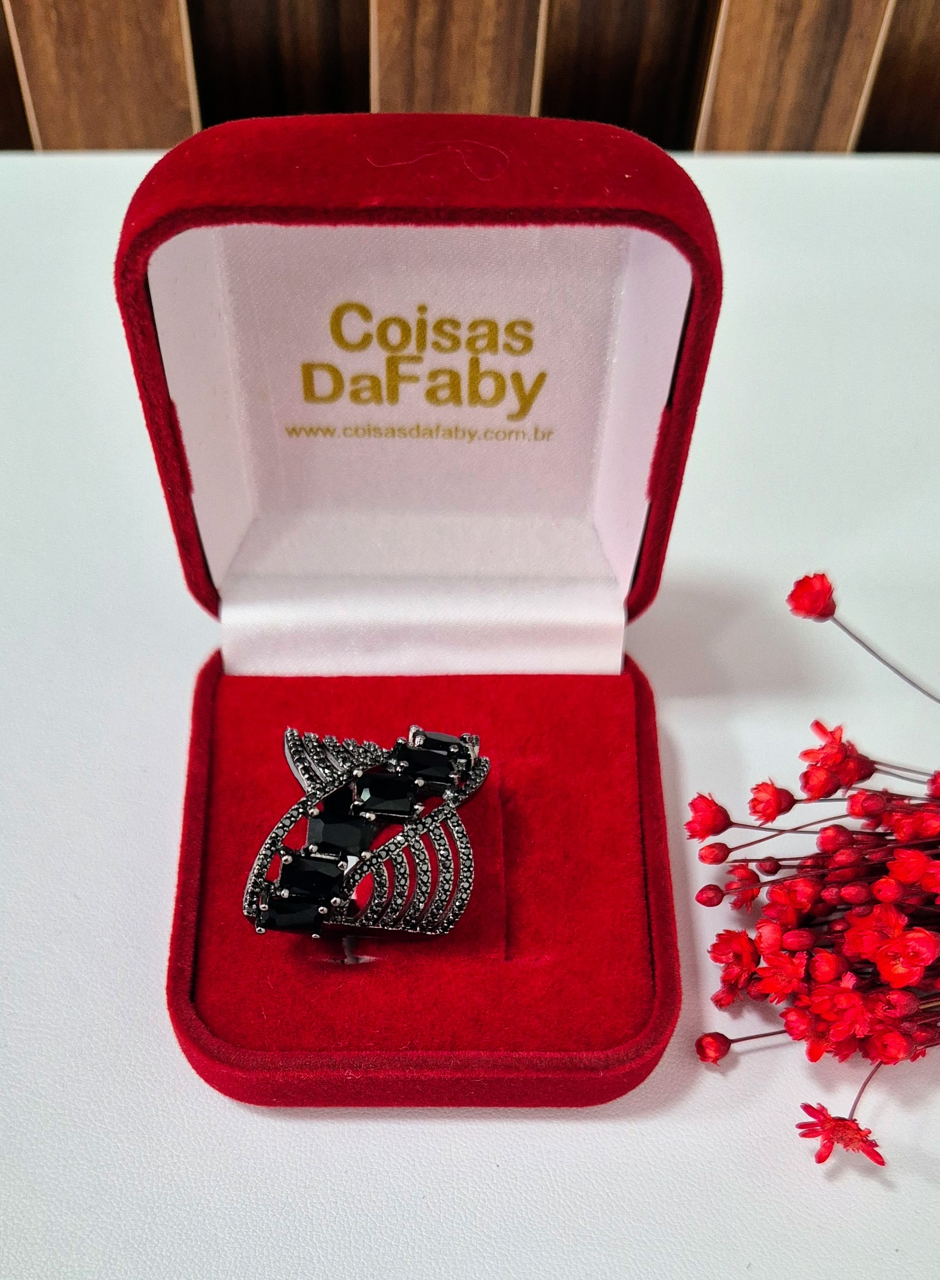 Anel max com Pedras negras 