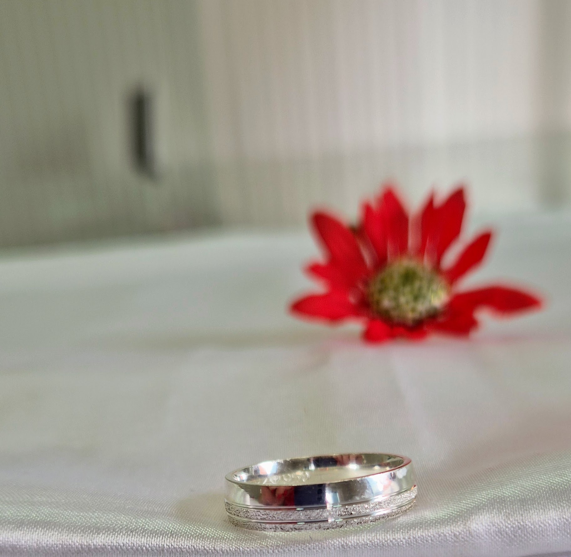 Aliança Com Friso Diamantada 