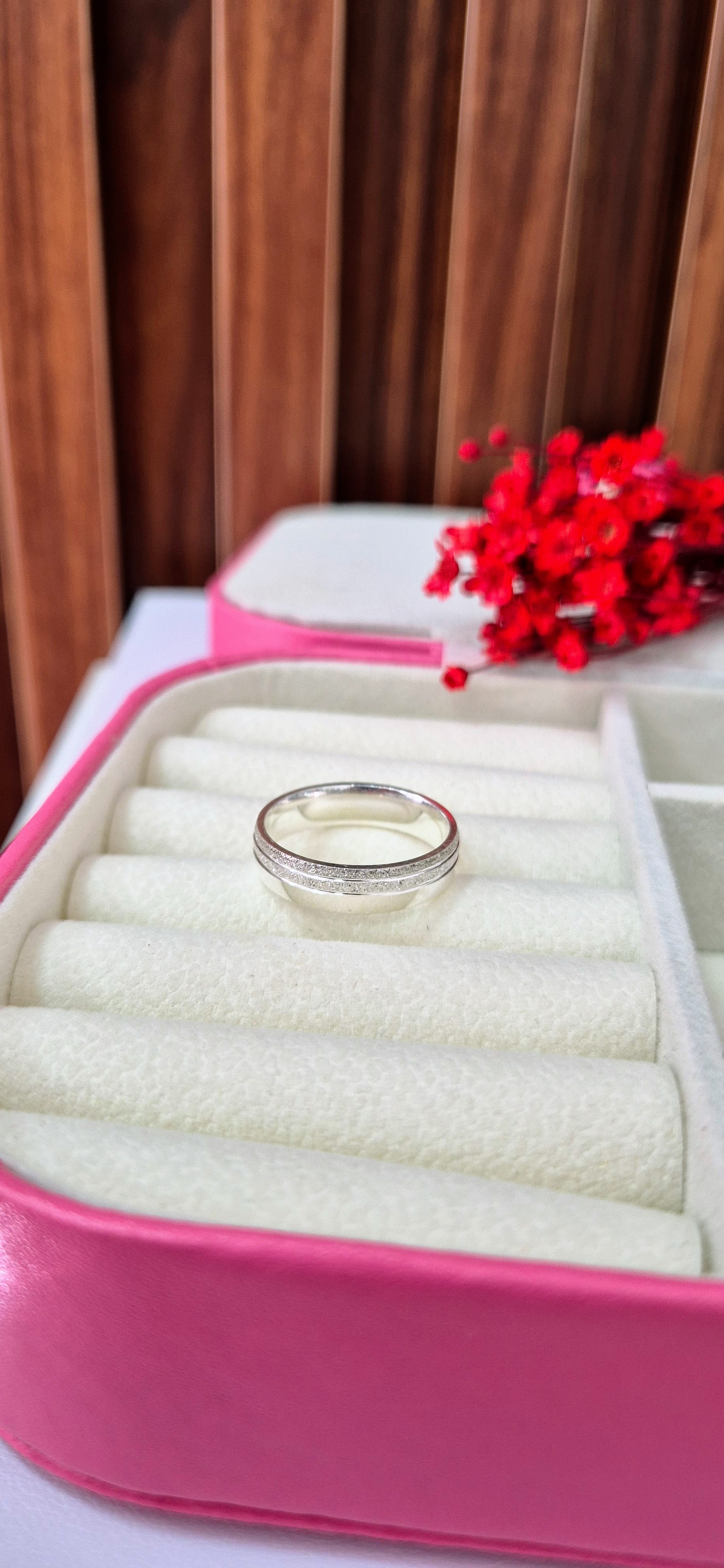 Aliança Com Friso Diamantada 