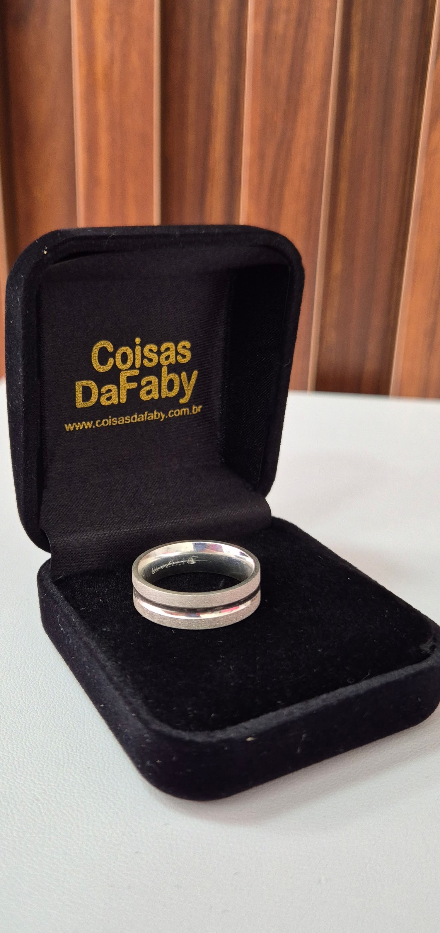 Aliança Diamantada Com friso  no meio