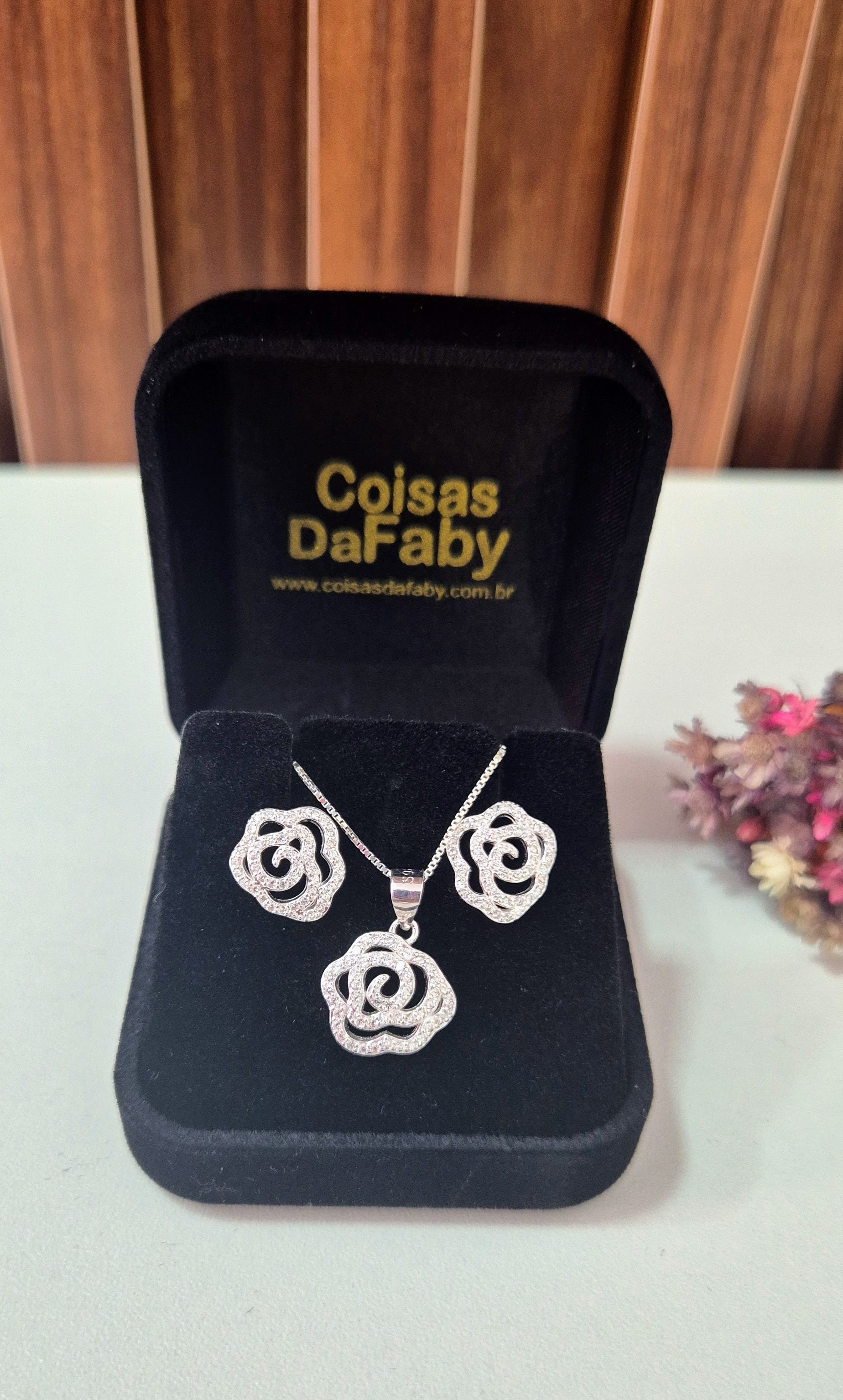 Conjunto Flor Cravejado com zircônias