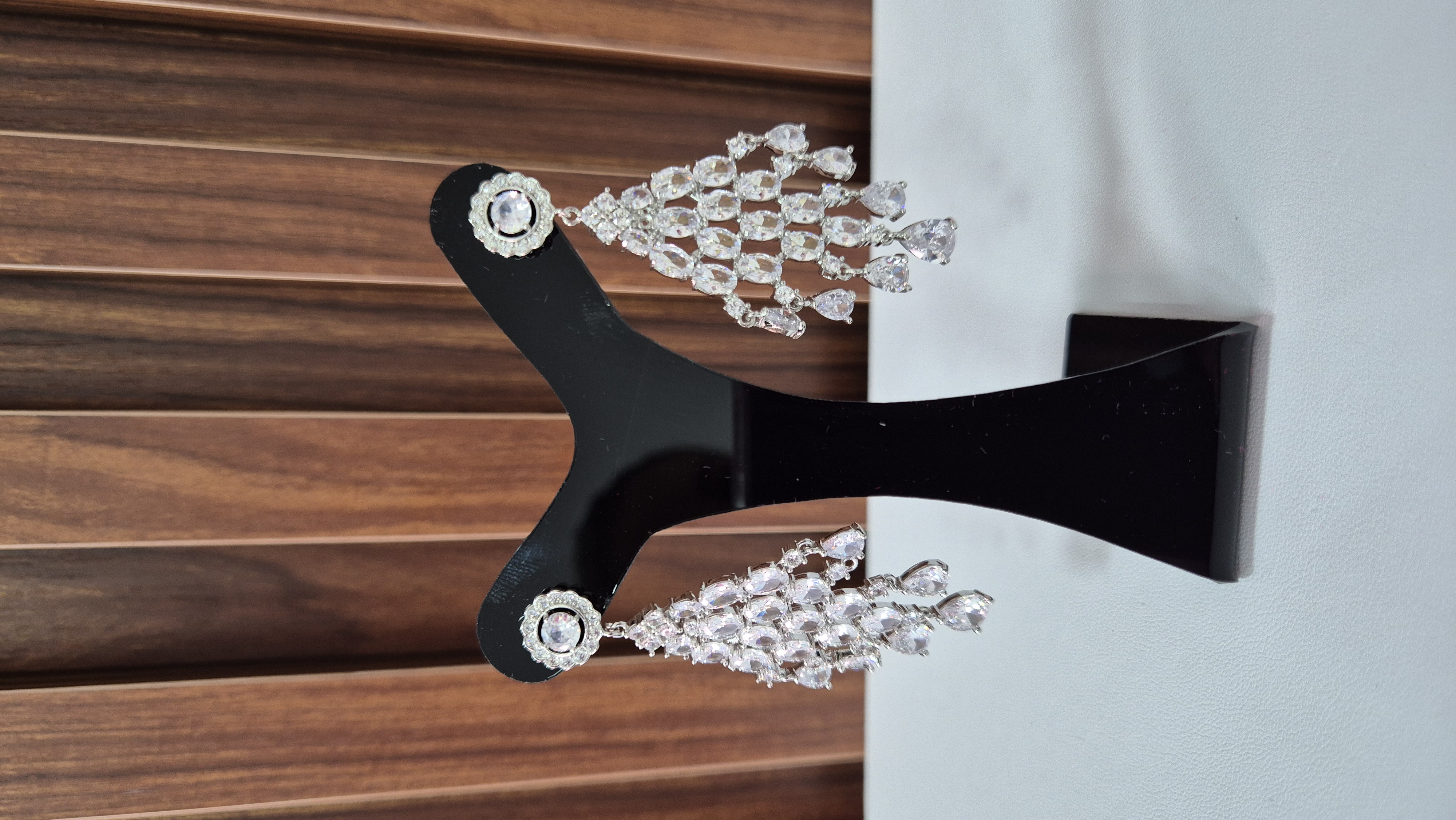 Brinco Zircônias luxo  