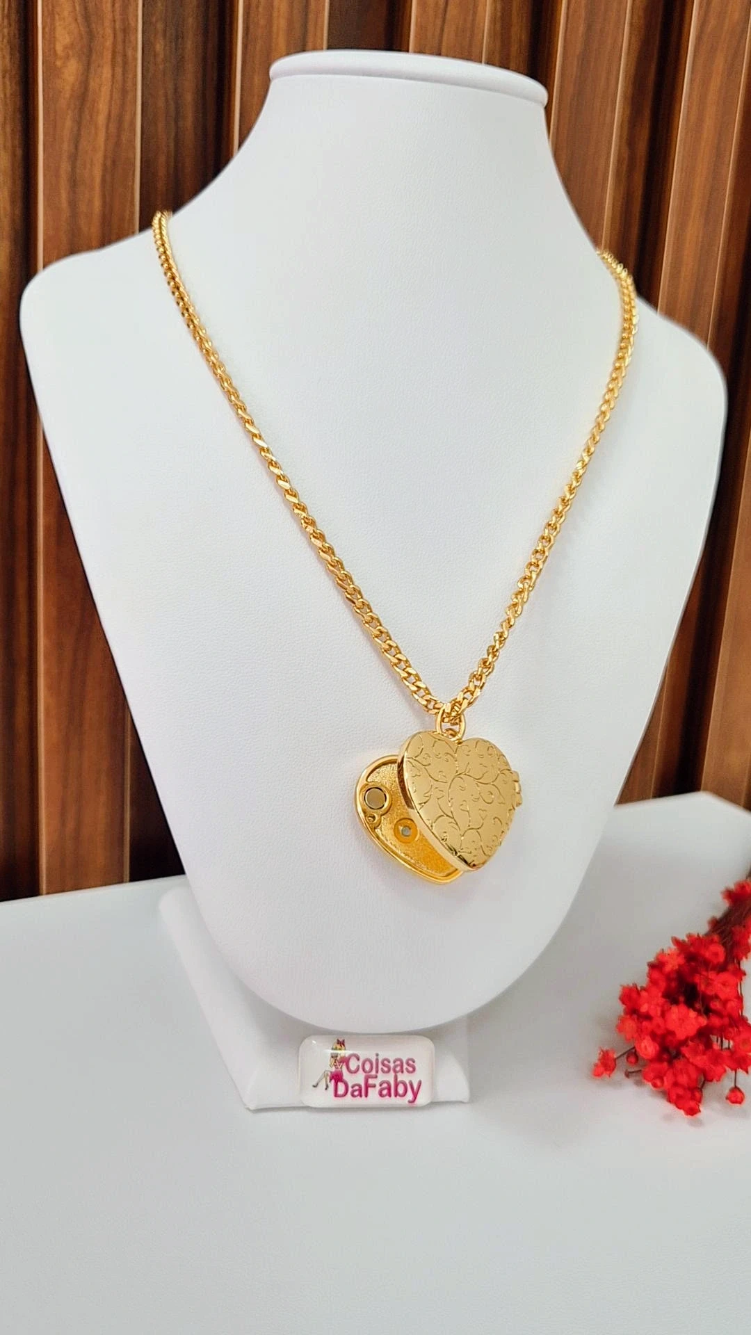 Relicário com Banho de Verniz Italiano