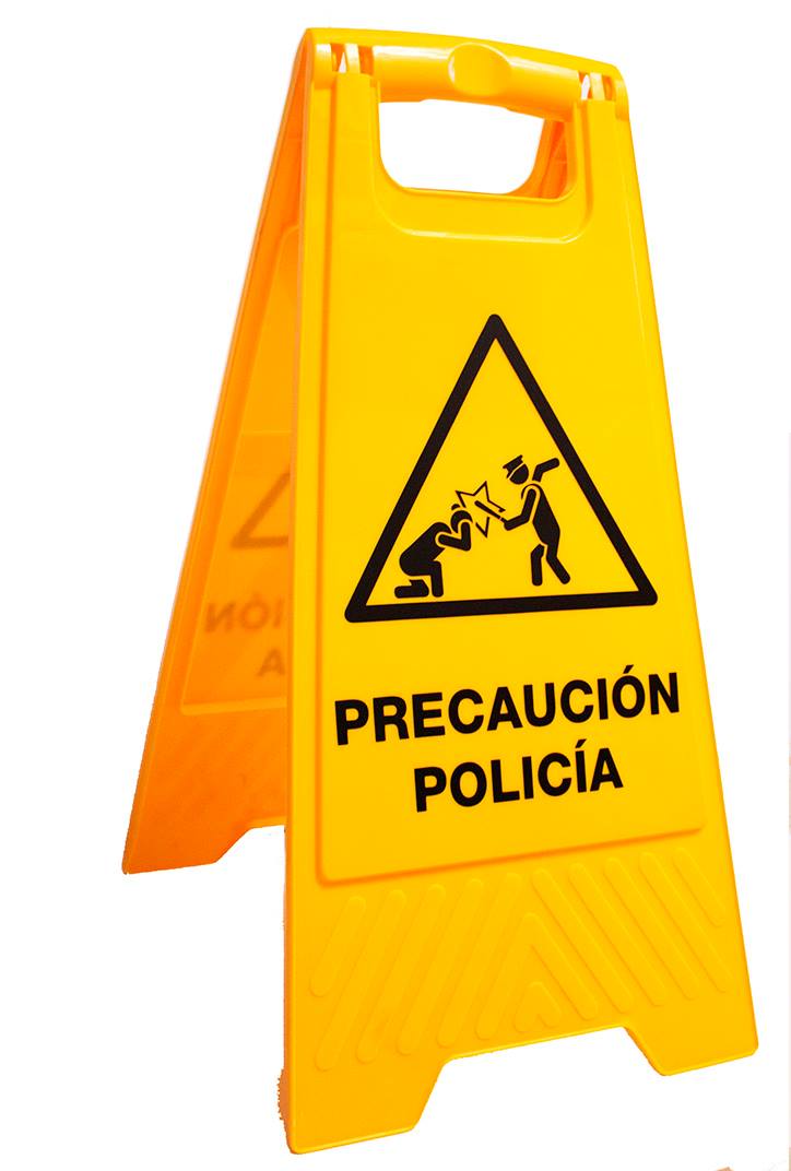 Señal precaución policial.