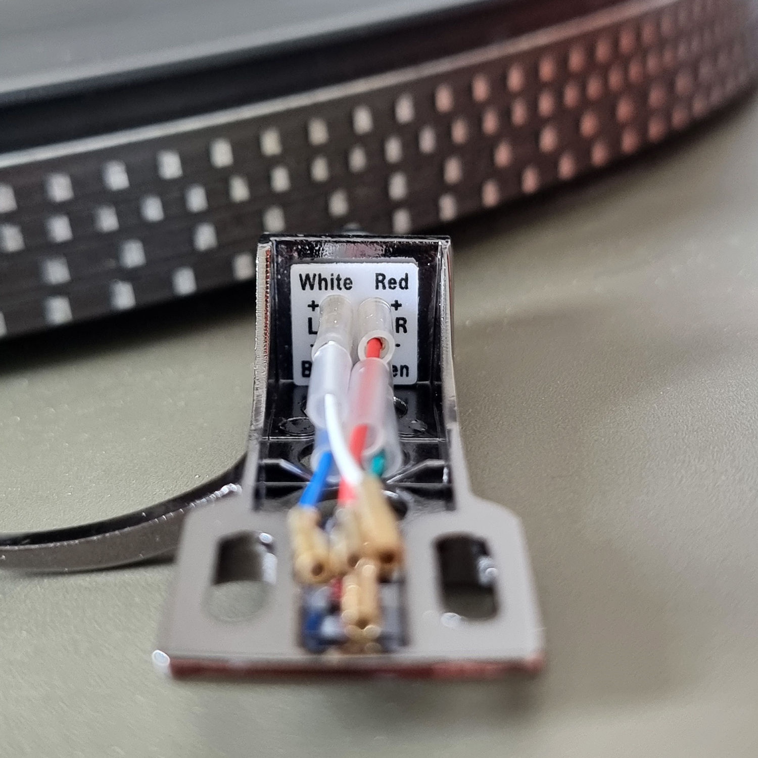 Headshell เฮดเชลยึดหัวเข็ม พร้อมสายสัญญาณ สำหรับเครื่องเล่นแผ่นเสียง