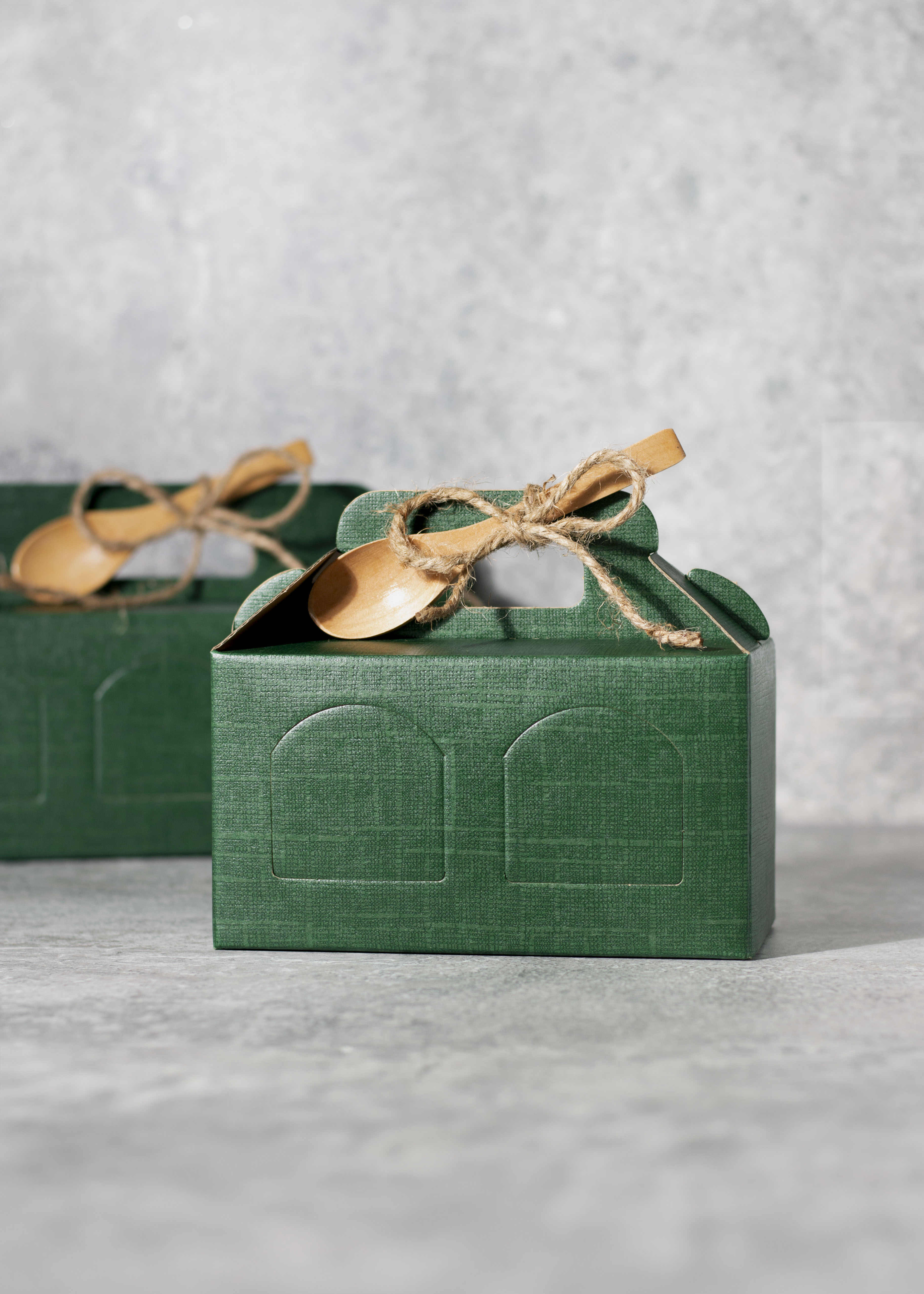 Dviejų kremų rinkinukas žalioje dėžutėje.