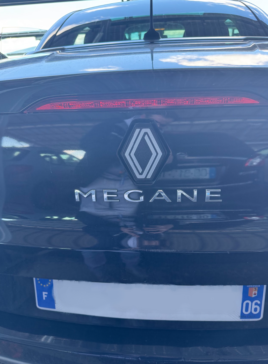 New logo arrière (lumineux ou non) Mégane 3