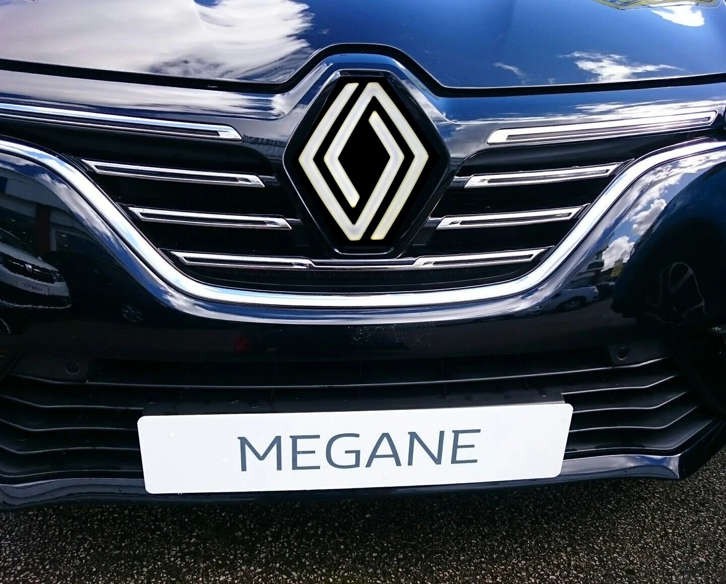 New logo avant lumineux Mégane 3 / Mégane 4