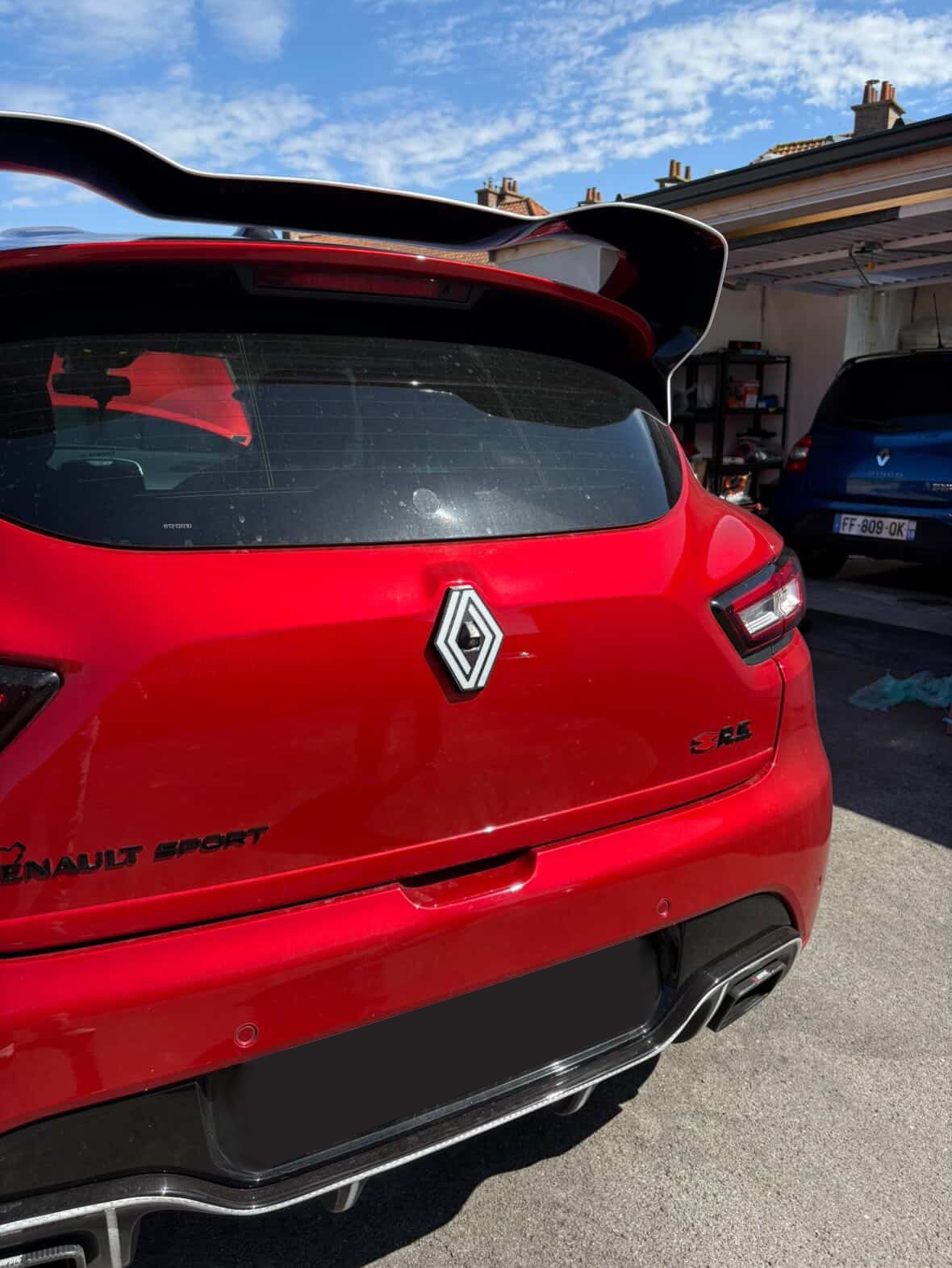 New logo arrière (lumineux ou non) avec ou sans caméra Clio 4 / Clio 4 GT / Clio 4 RS