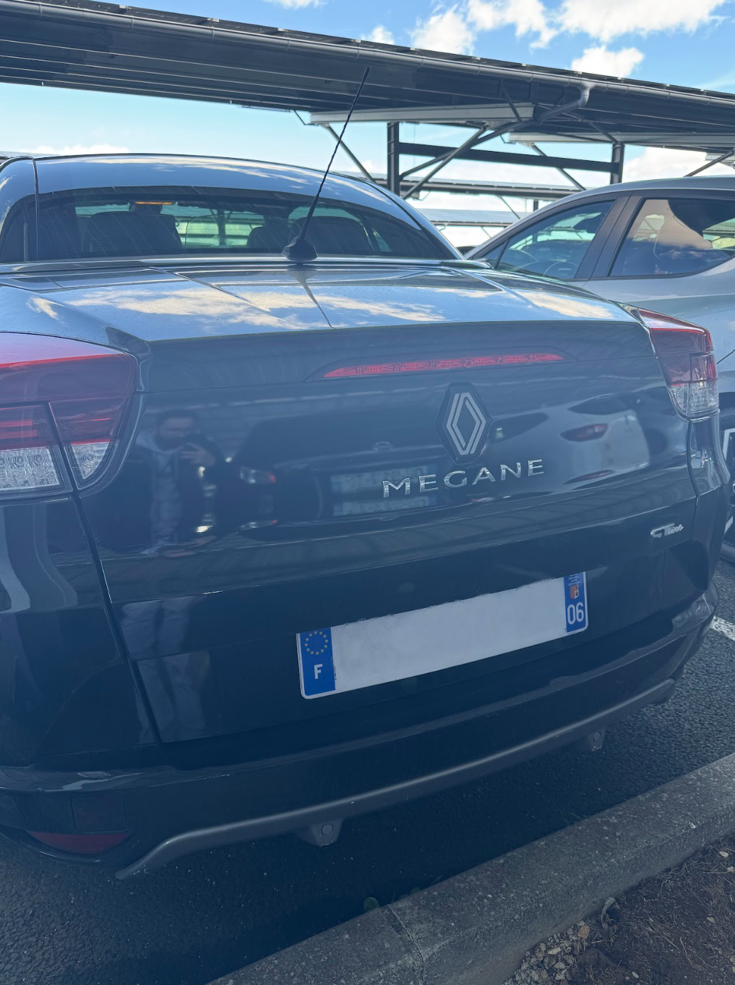 New logo arrière (lumineux ou non) Mégane 3