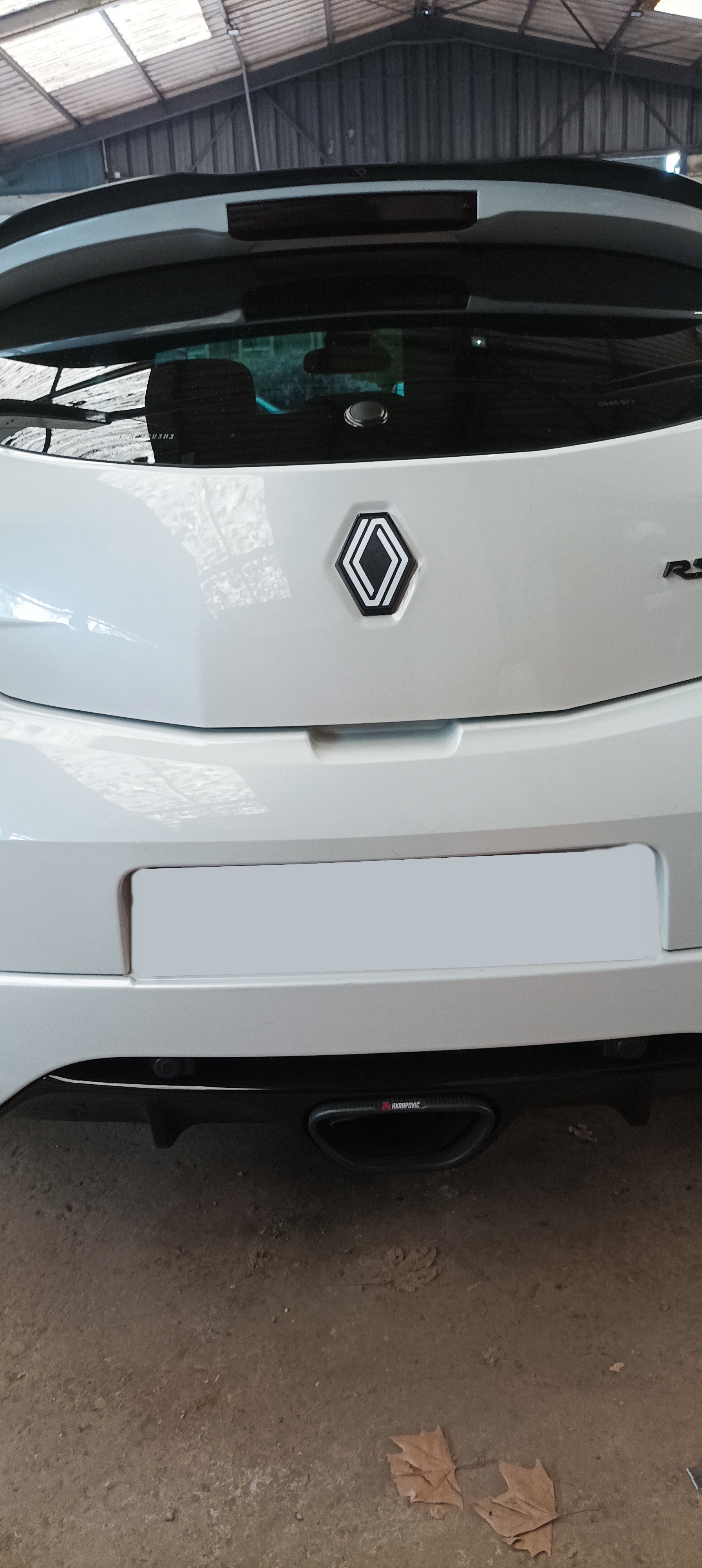 New logo arrière (lumineux ou non) Mégane 3