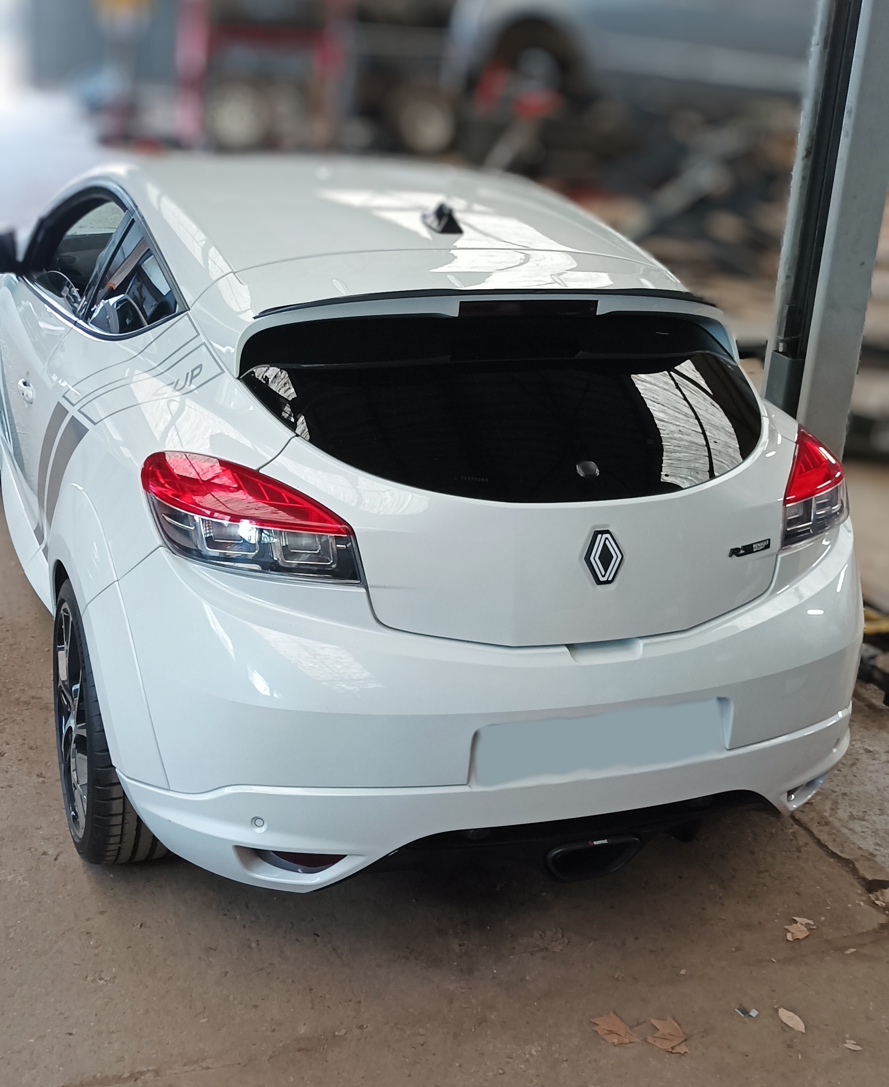 New logo arrière (lumineux ou non) Mégane 3