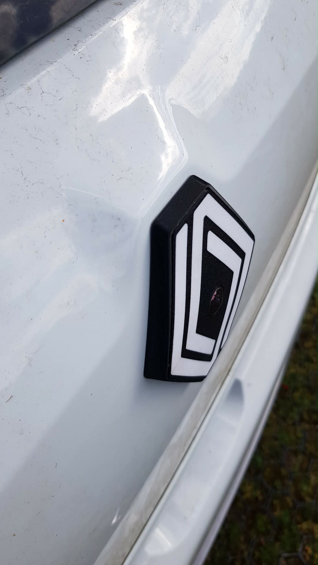 New logo arrière (lumineux ou non) avec ou sans caméra Clio 4 / Clio 4 GT / Clio 4 RS