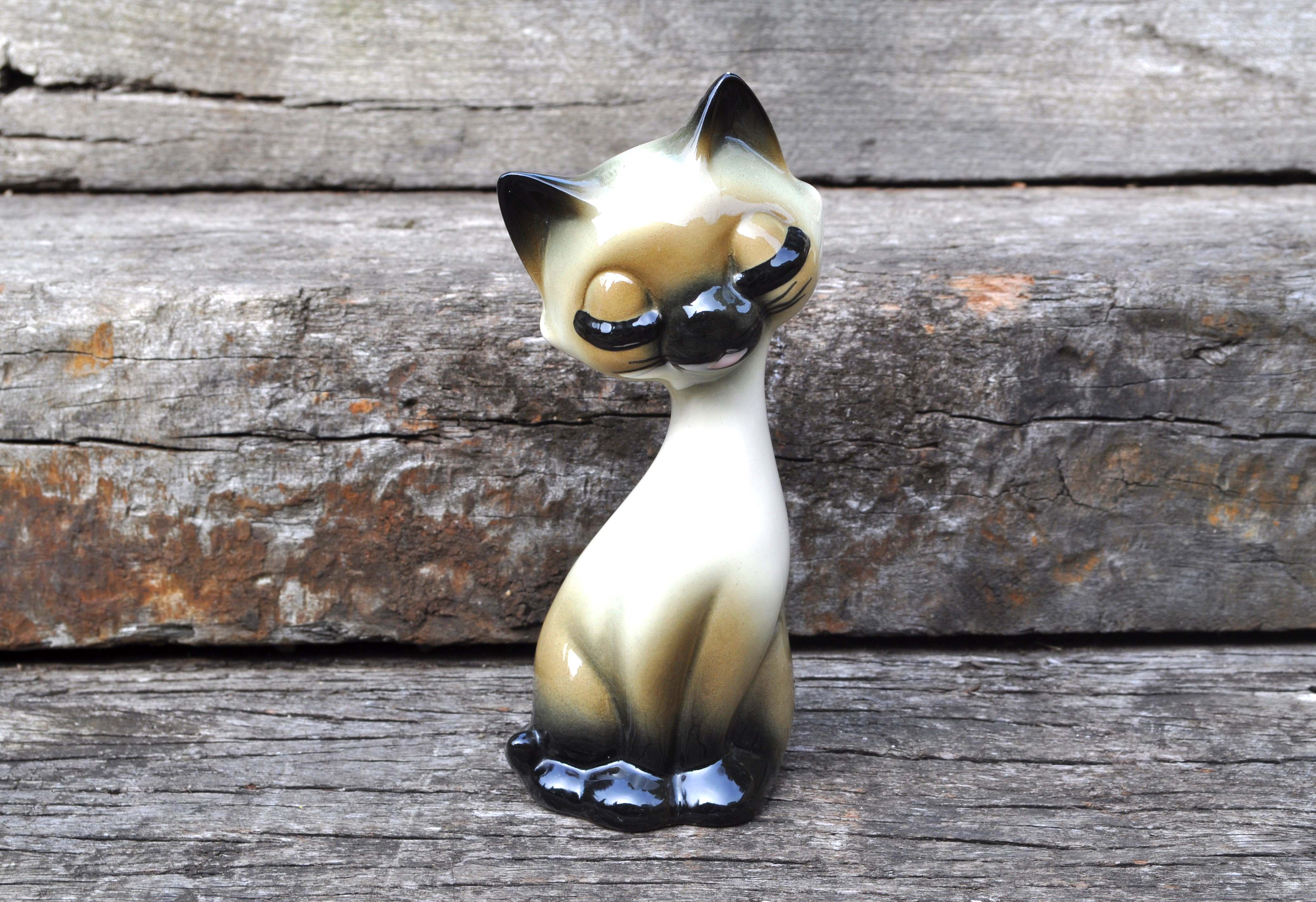 Vintage Kitsch Siamese Pottery Cat 