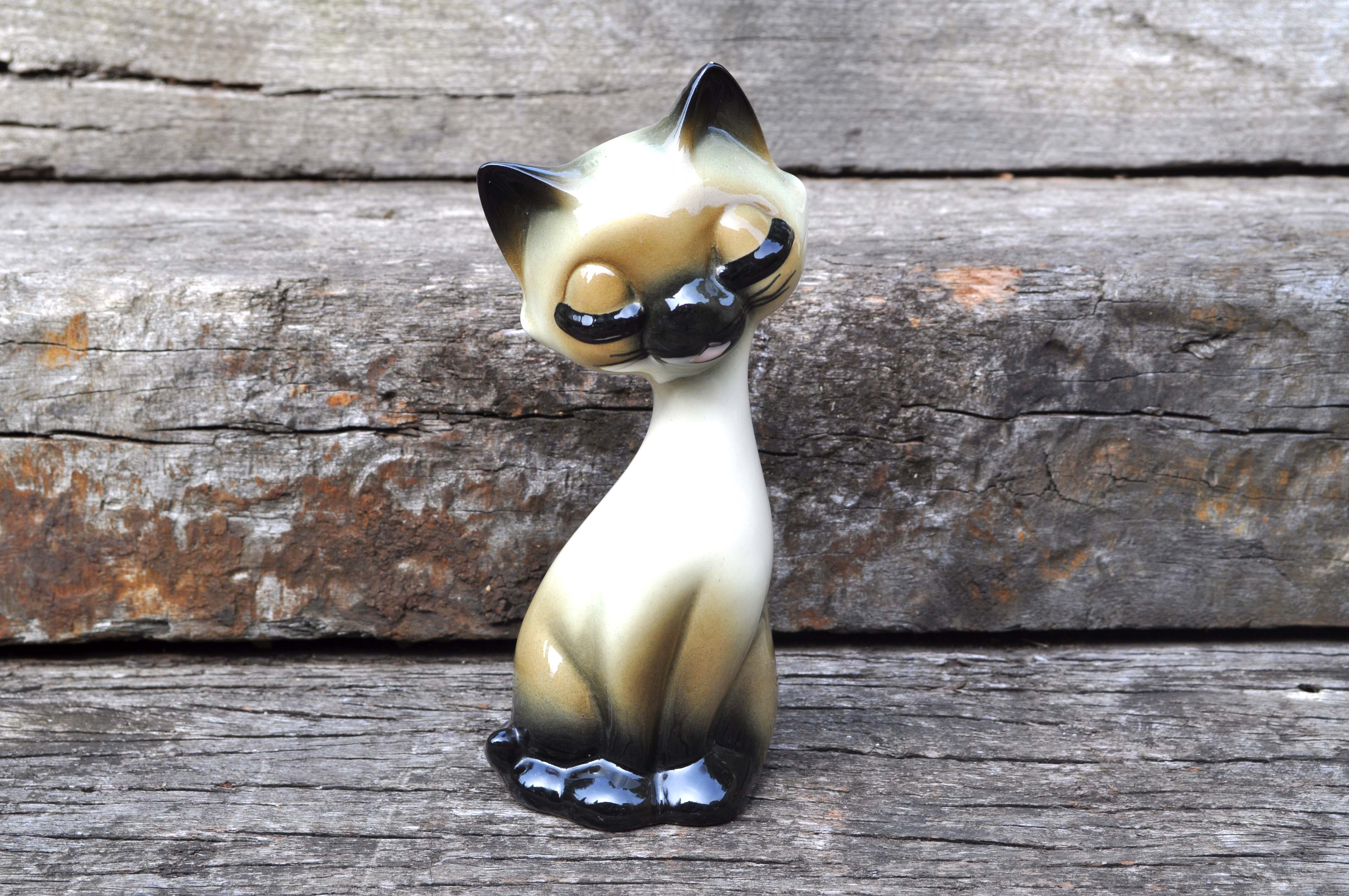 Vintage Kitsch Siamese Pottery Cat 