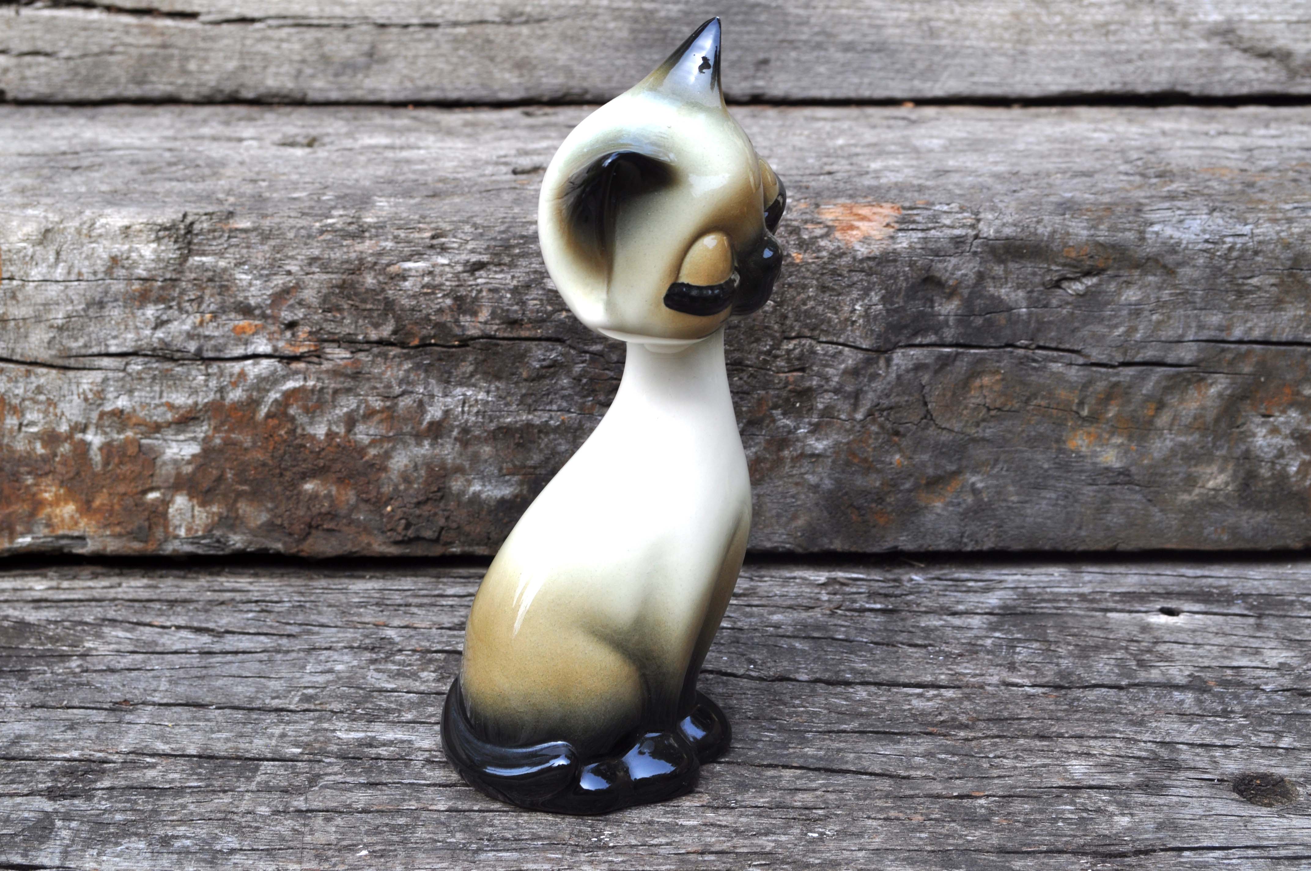 Vintage Kitsch Siamese Pottery Cat 
