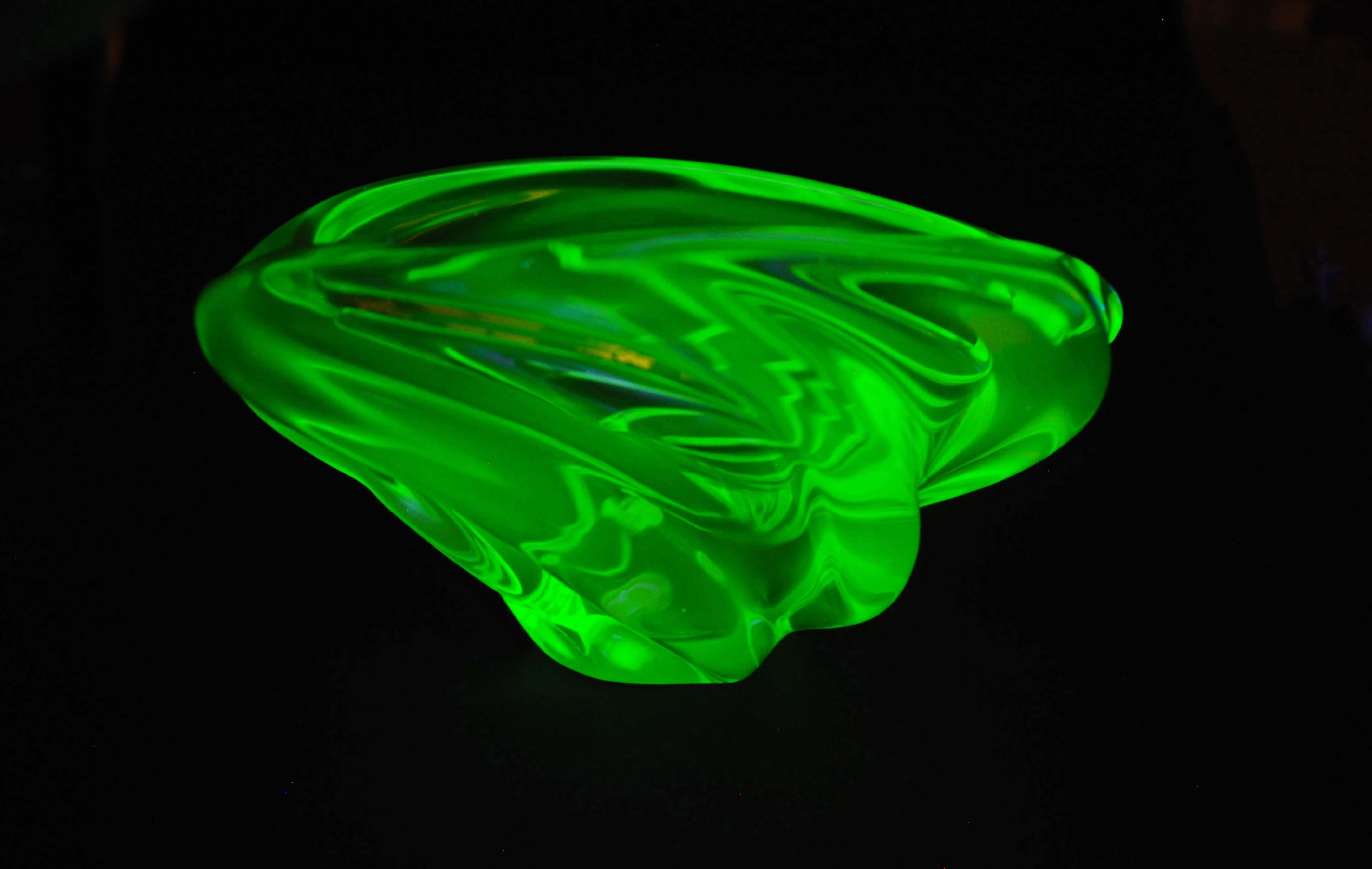 Vintage Czech Skrdlovice Uranium Glass bowl