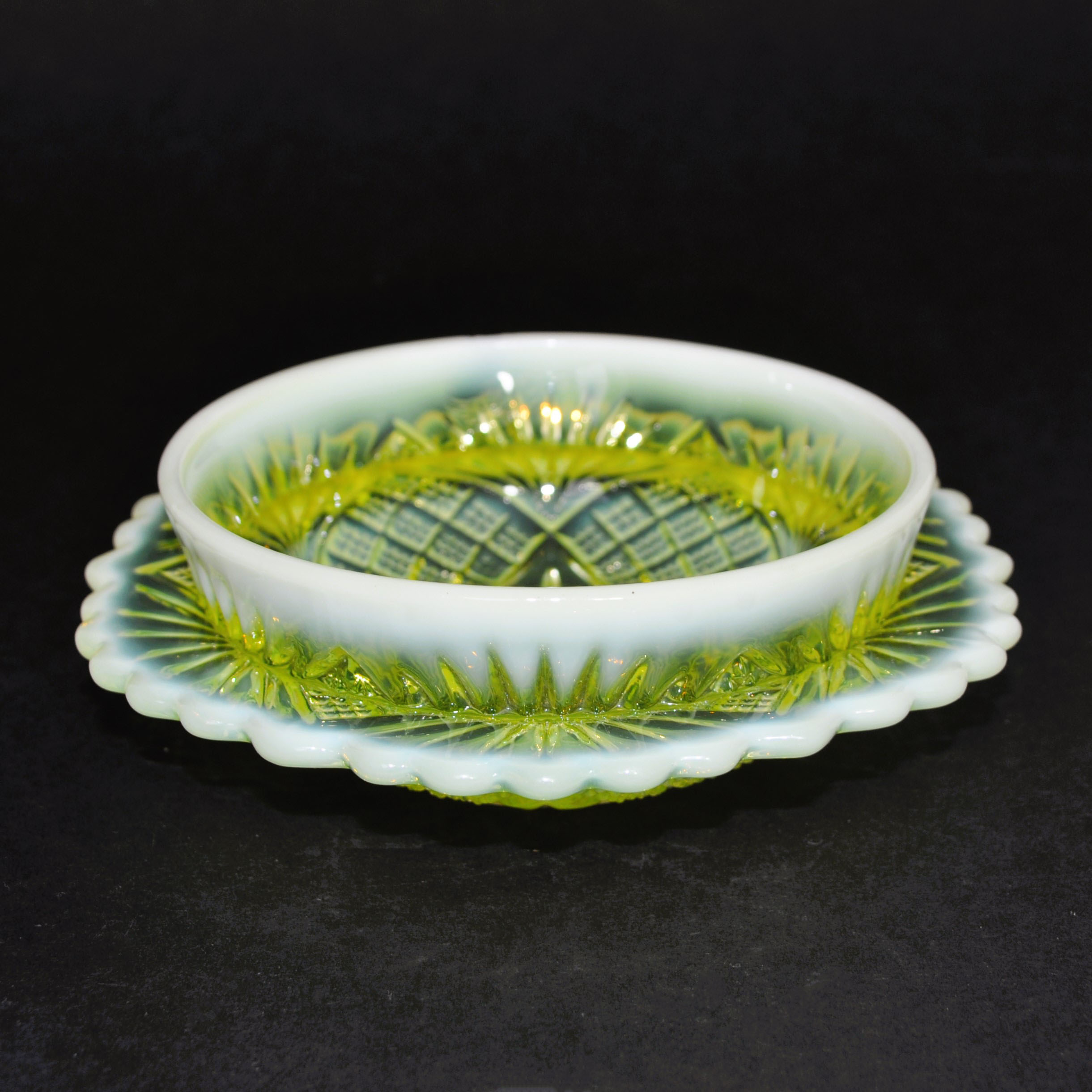 Davidson Pearline Uranium Glass "Lords and Ladies" Dish #285342