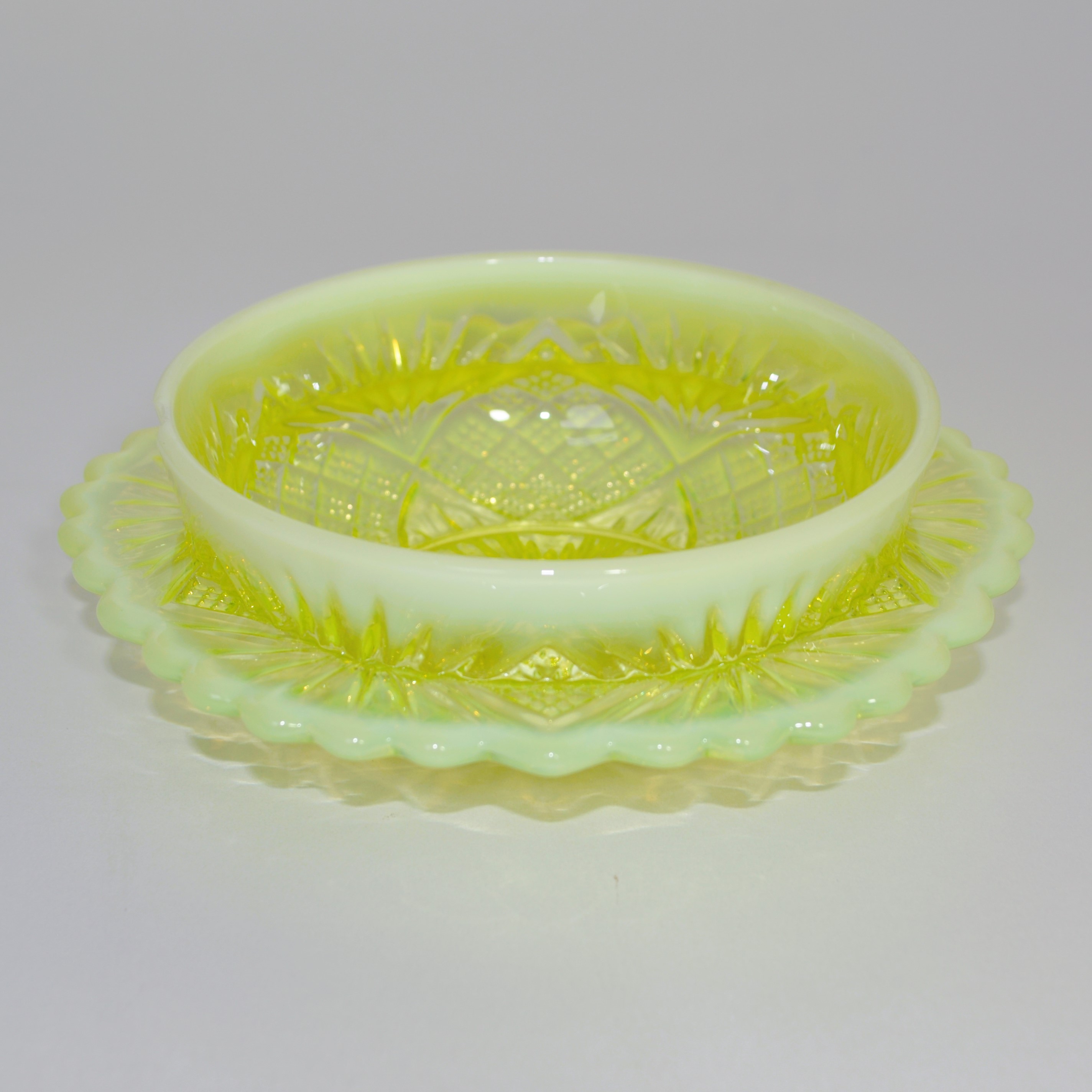 Davidson Pearline Uranium Glass "Lords and Ladies" Dish #285342