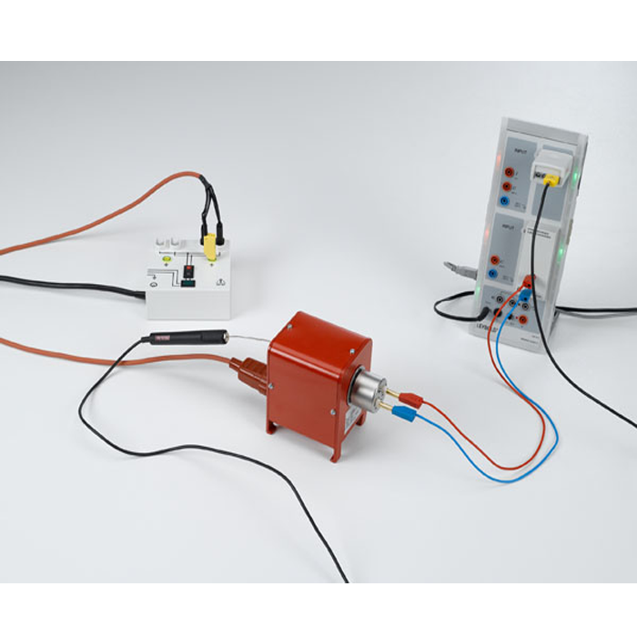 Measuring the temperature-dependency of a semiconductor resistor