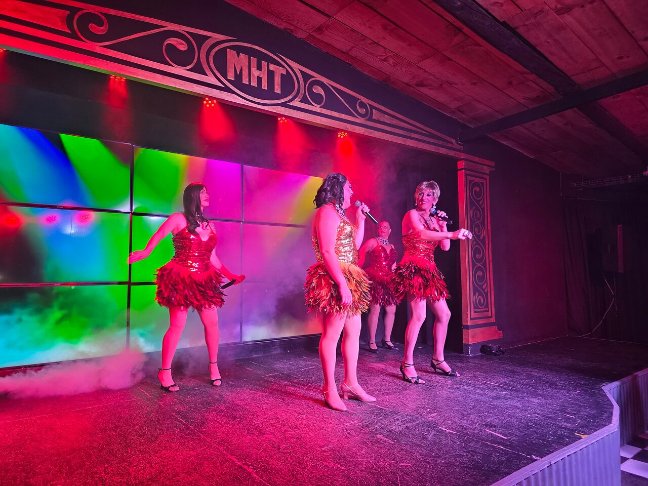 Comedia Drag Show en Music Hall Tavern con Cena