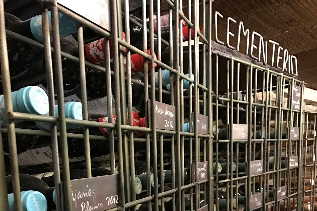 Visita Premium con Cata de 6 Vinos en Bodegas Viñátigo