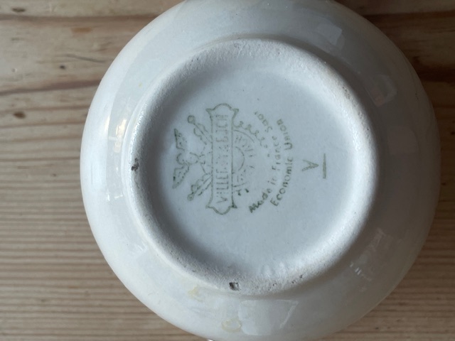Pot à lait en faïence ivoire et or