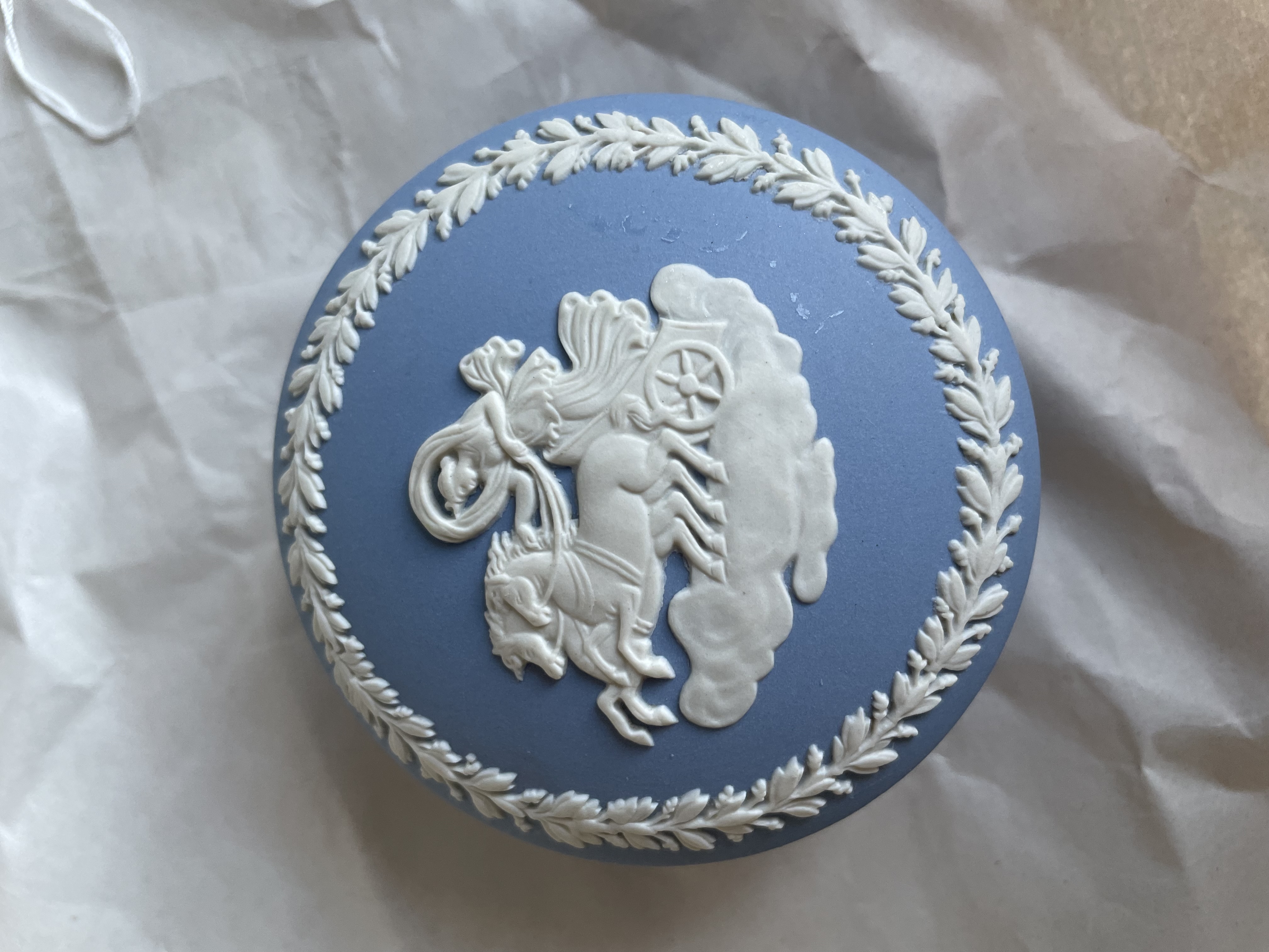 Petite boîte à bijoux ronde Wedgwood avec couvercle