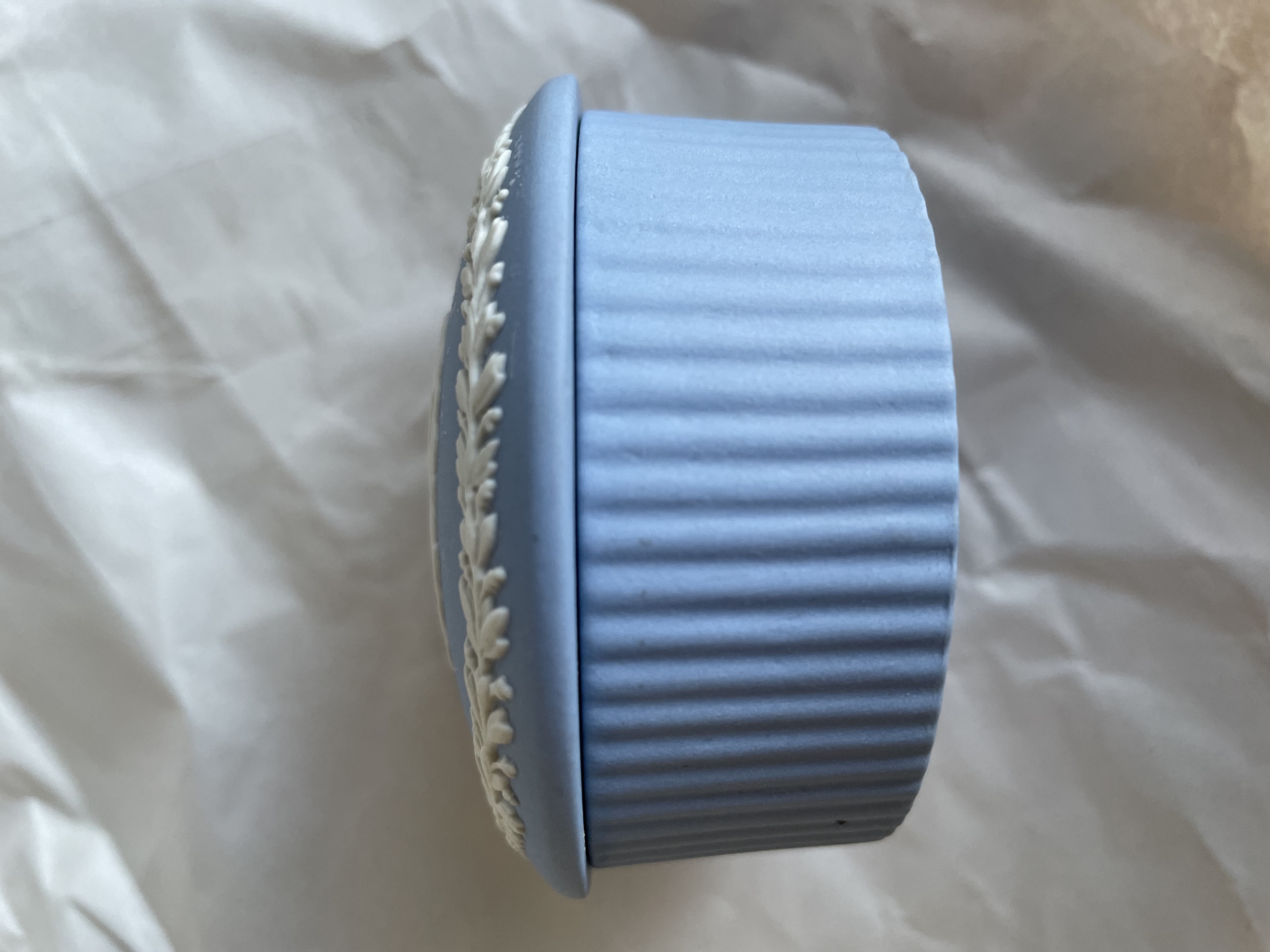 Petite boîte à bijoux ronde Wedgwood avec couvercle