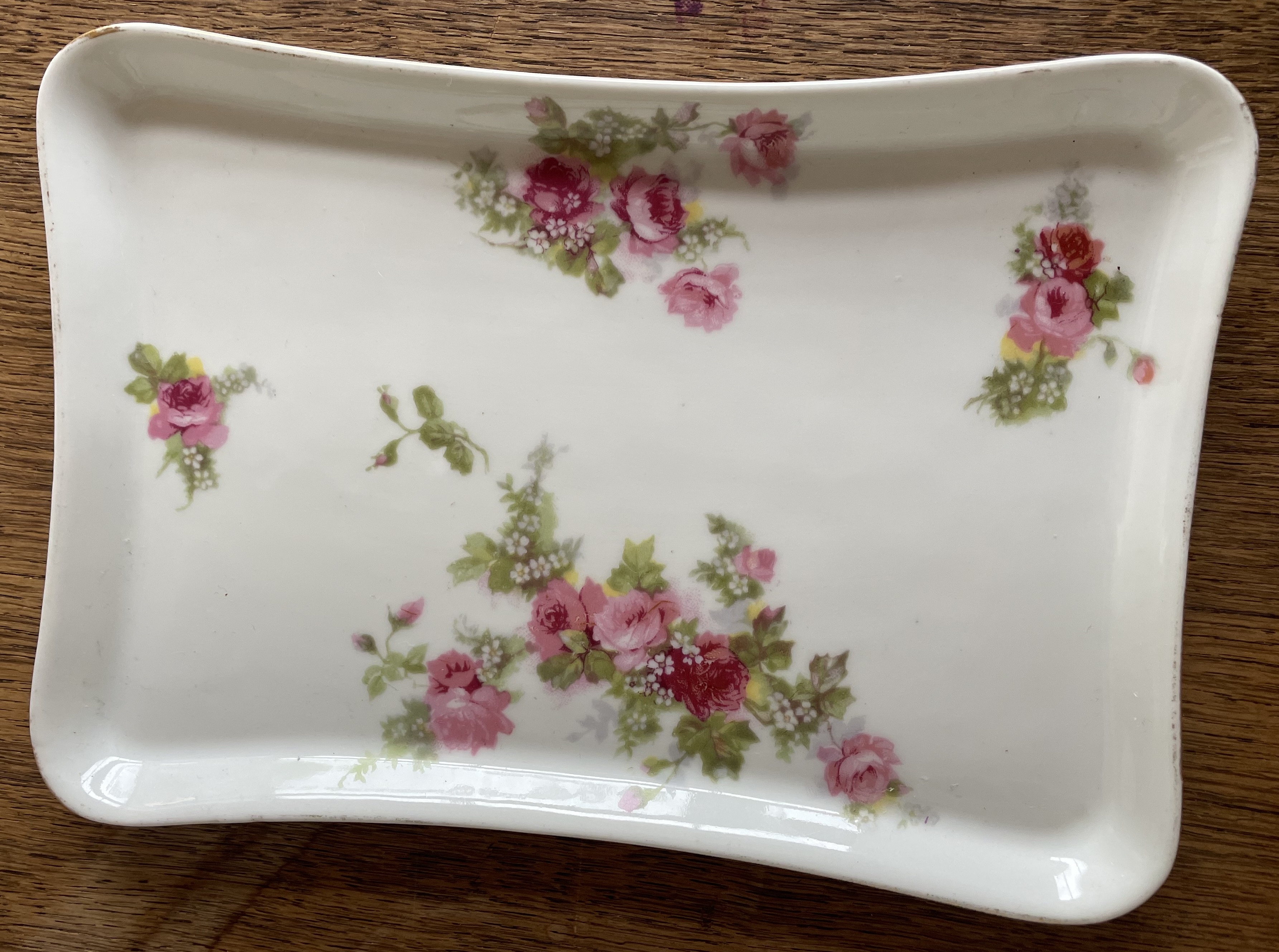 Plat rectangulaire décor floral en porcelaine de Limoges