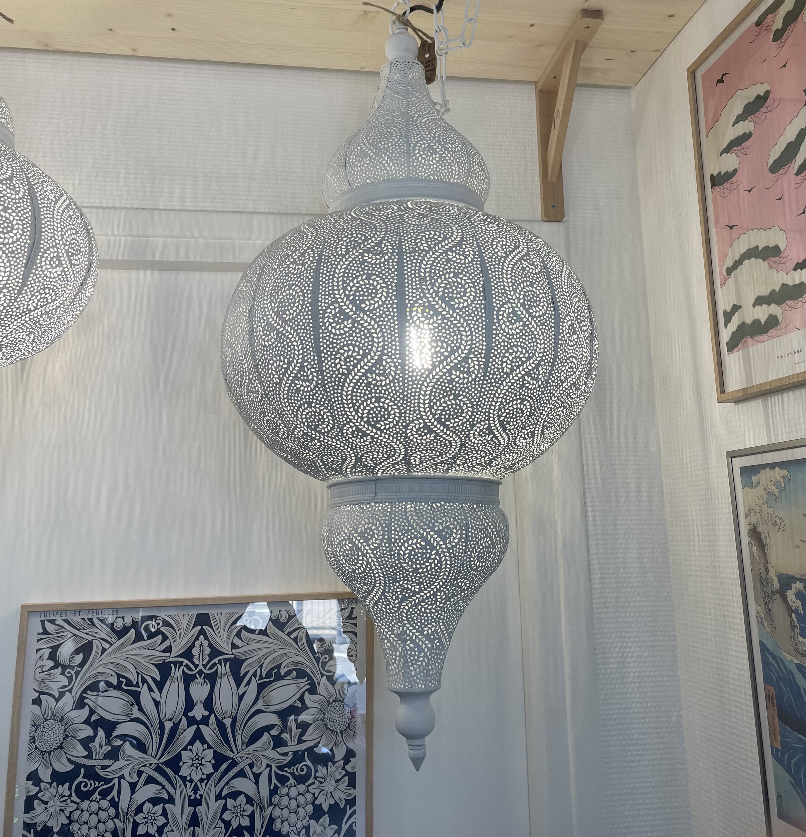 Lampe suspendue en métal blanc