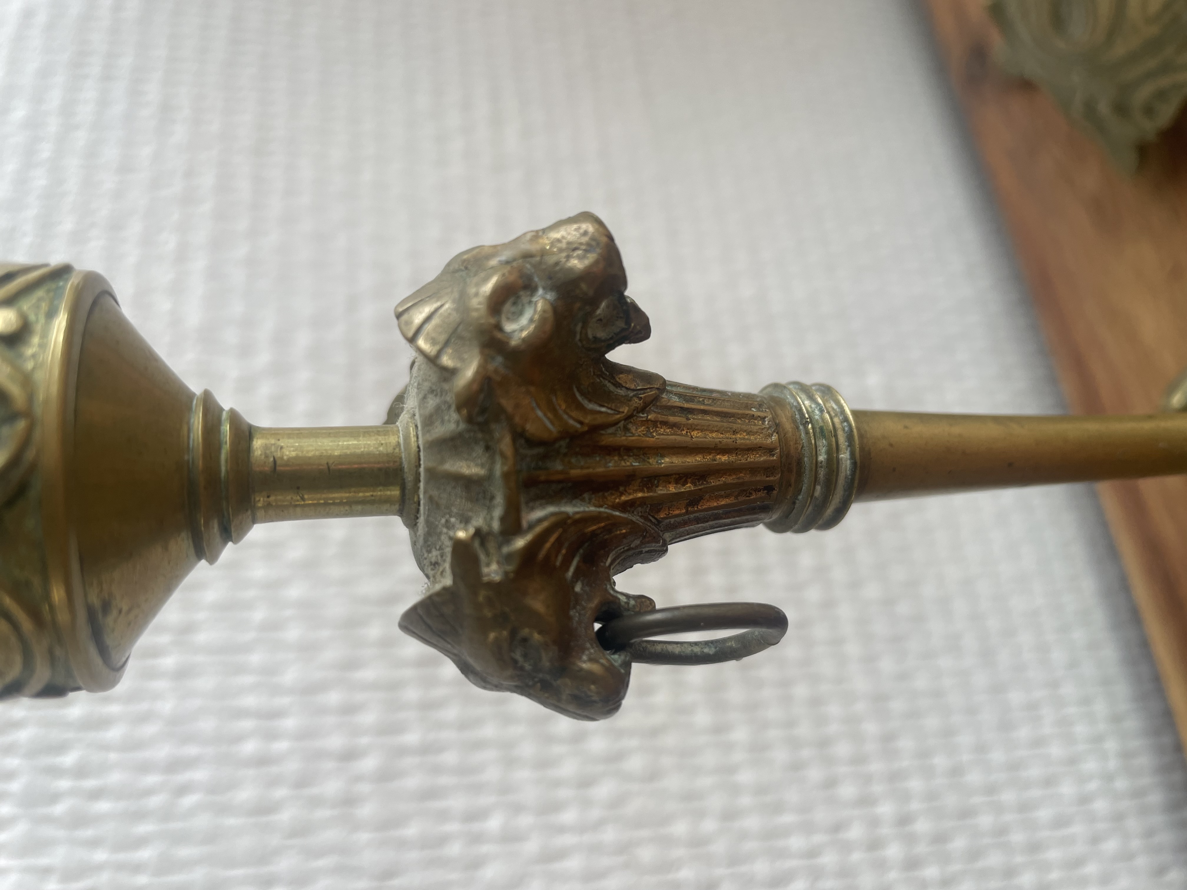 Bougeoirs bronze à têtes de lion