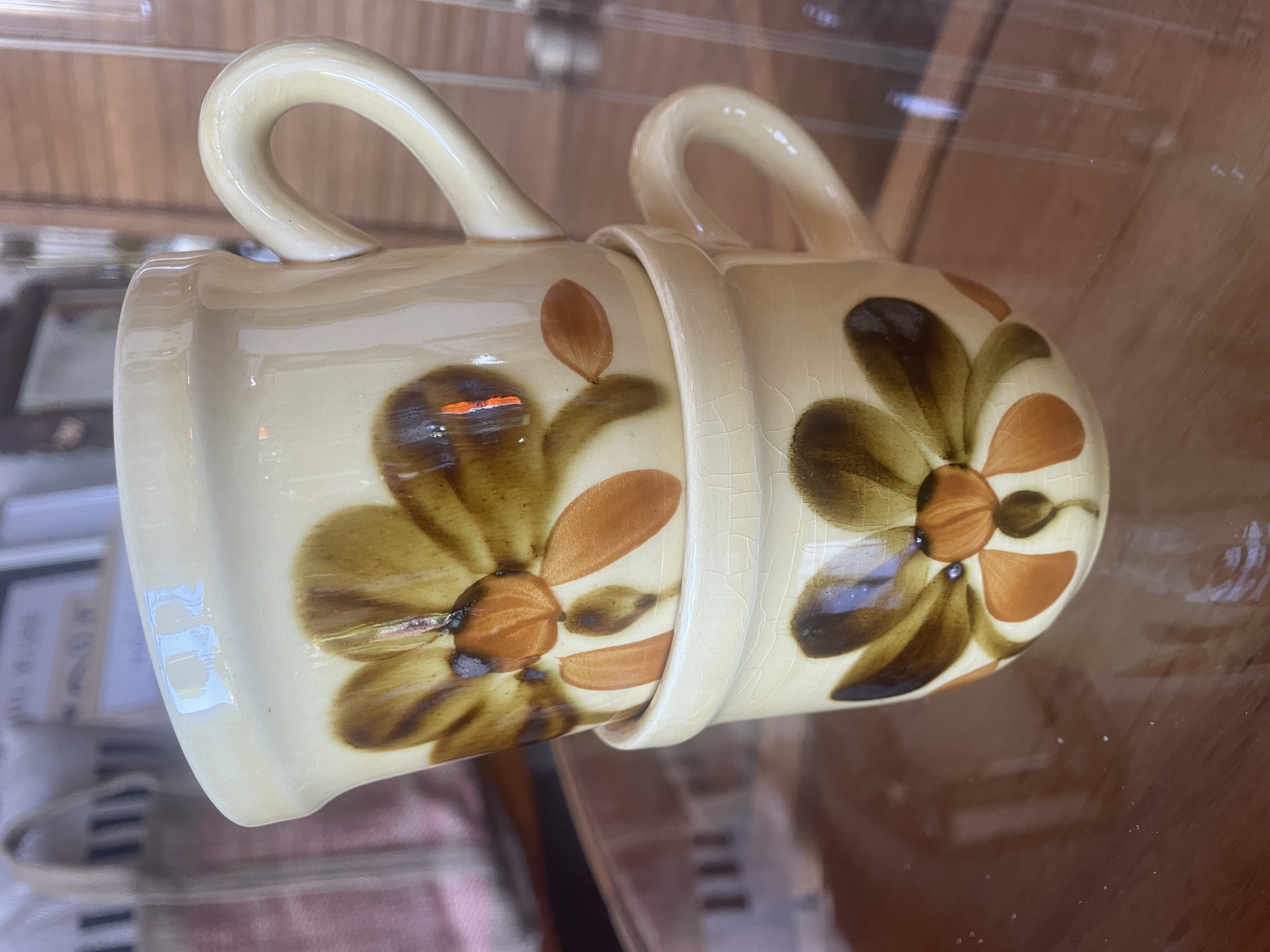 Mugs fleurs marrons et oranges