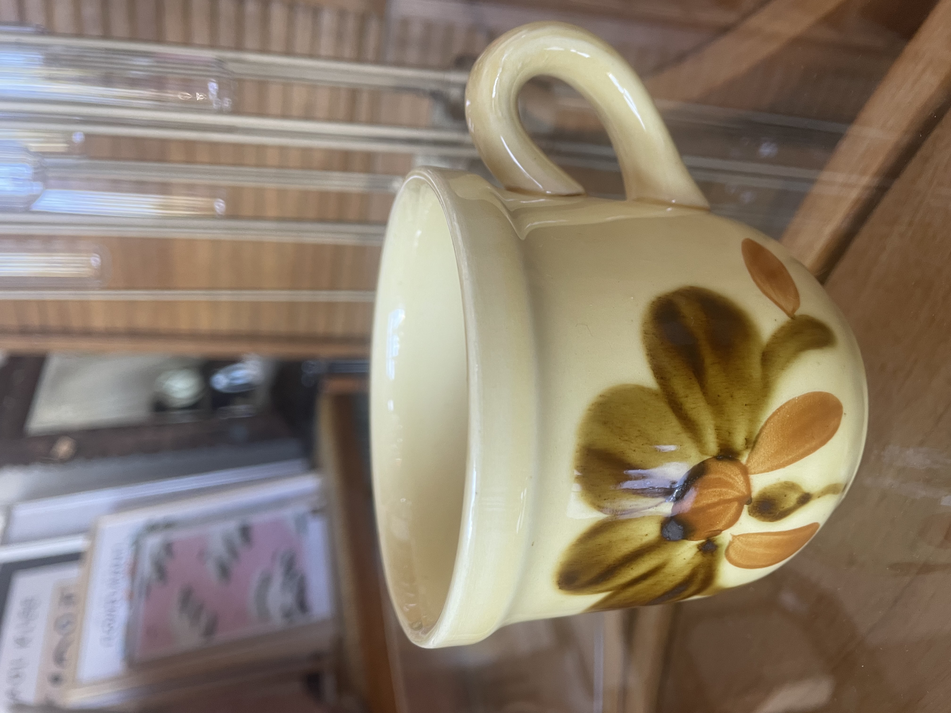Mugs fleurs marrons et oranges
