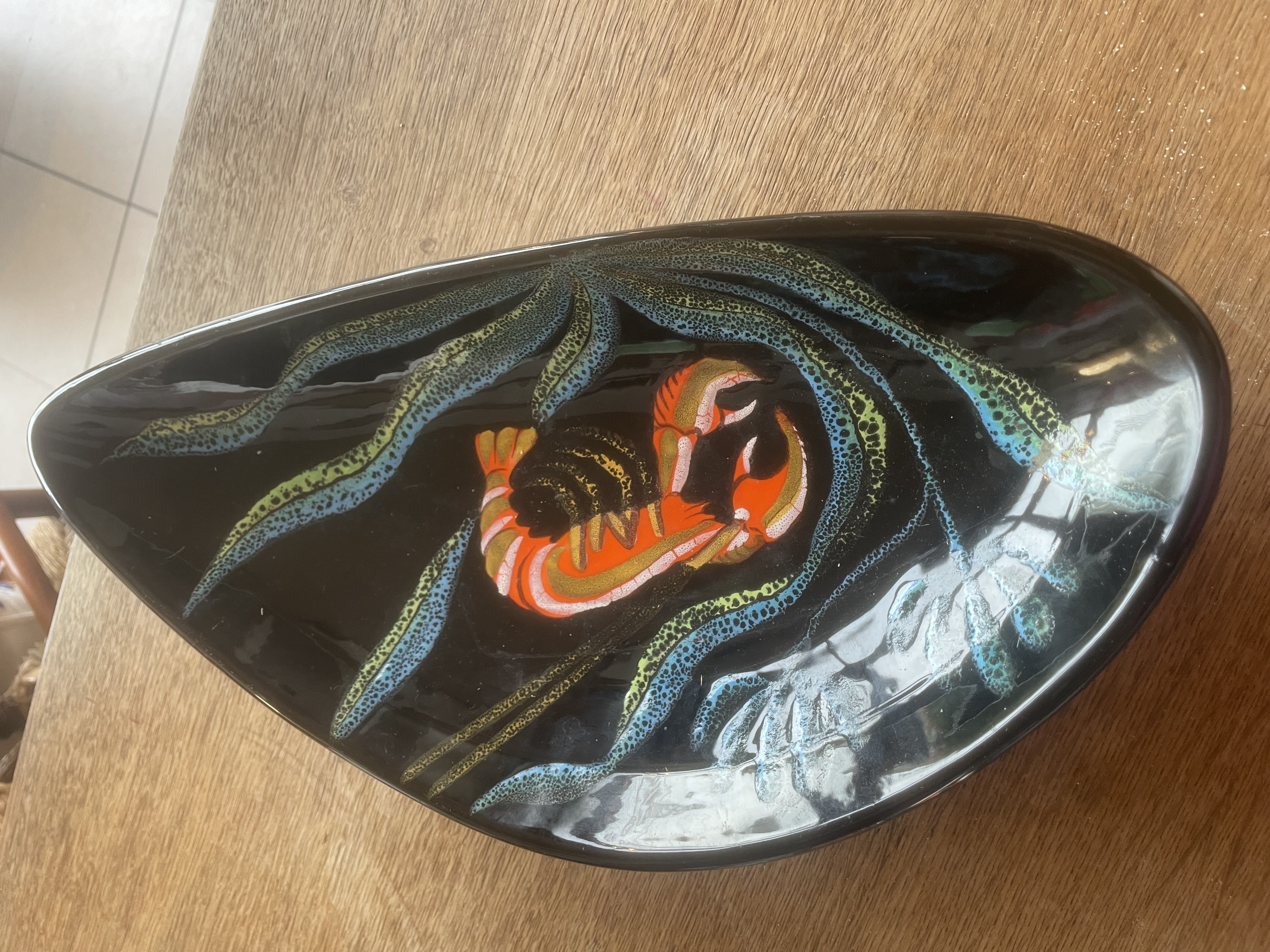 Grand plat en forme de moule