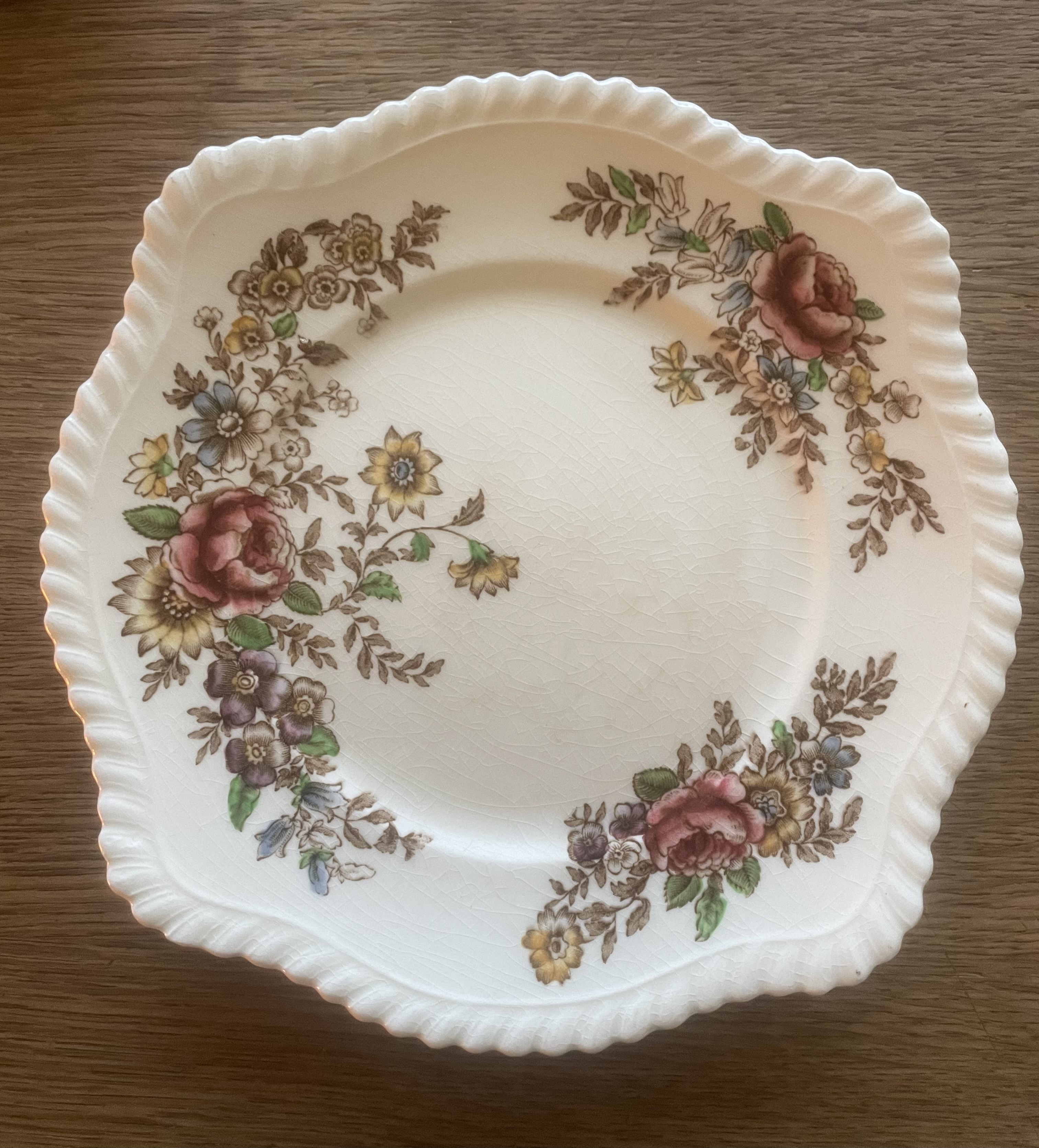 Assiettes à dessert à fleurs