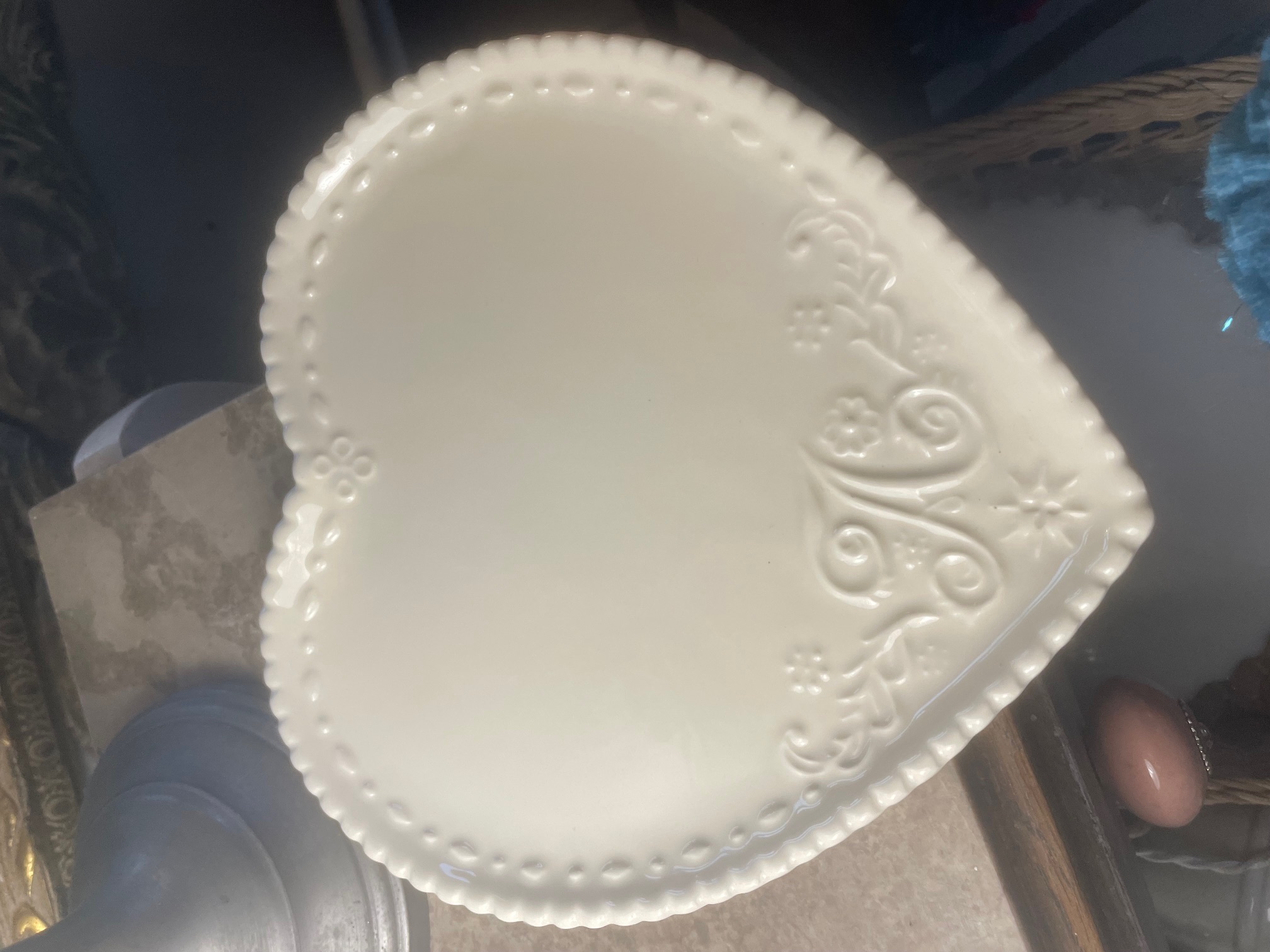 Vide poche forme coeur blanc cassé