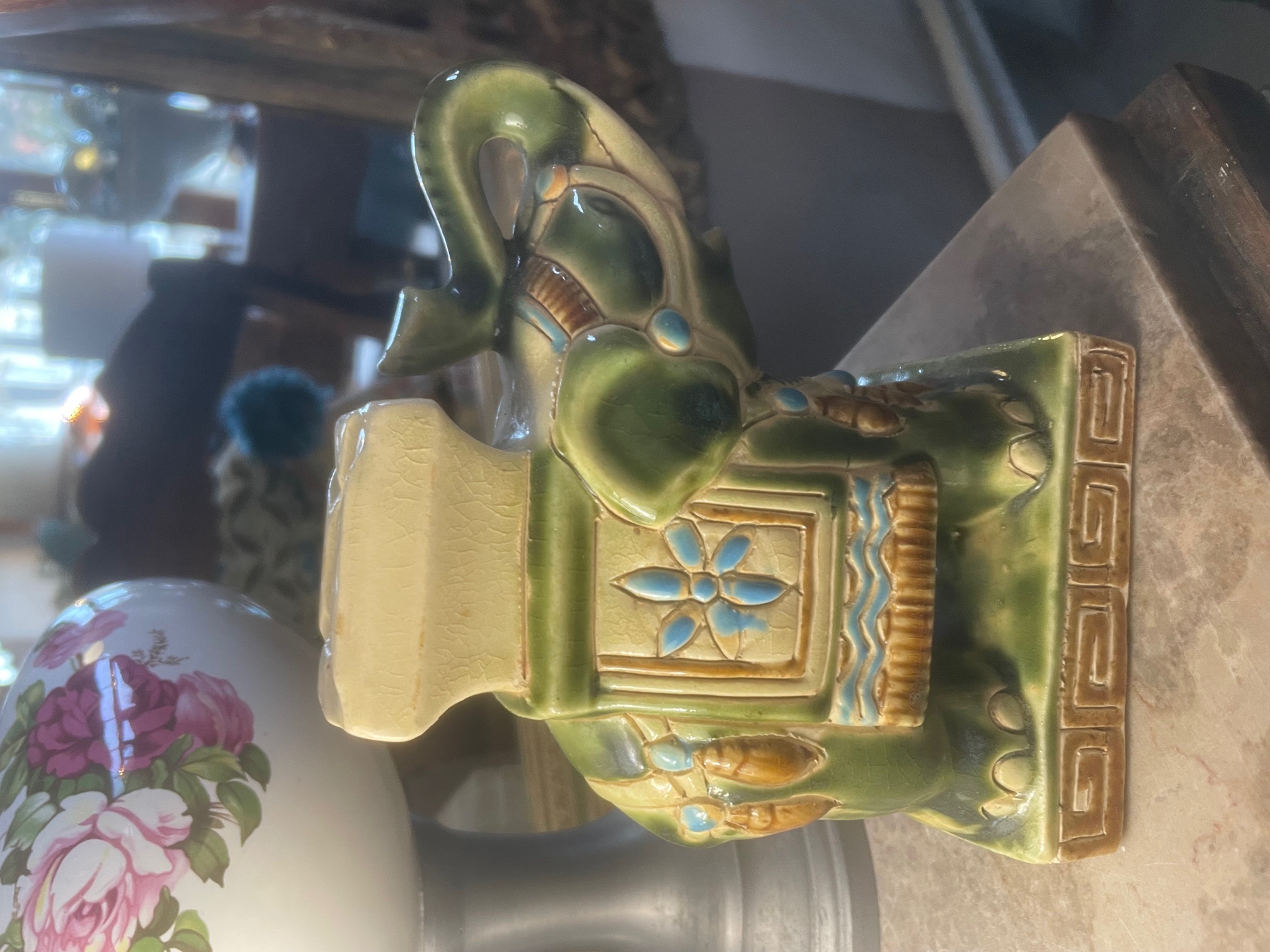 Eléphant (cendrier) vert, beige, bleu