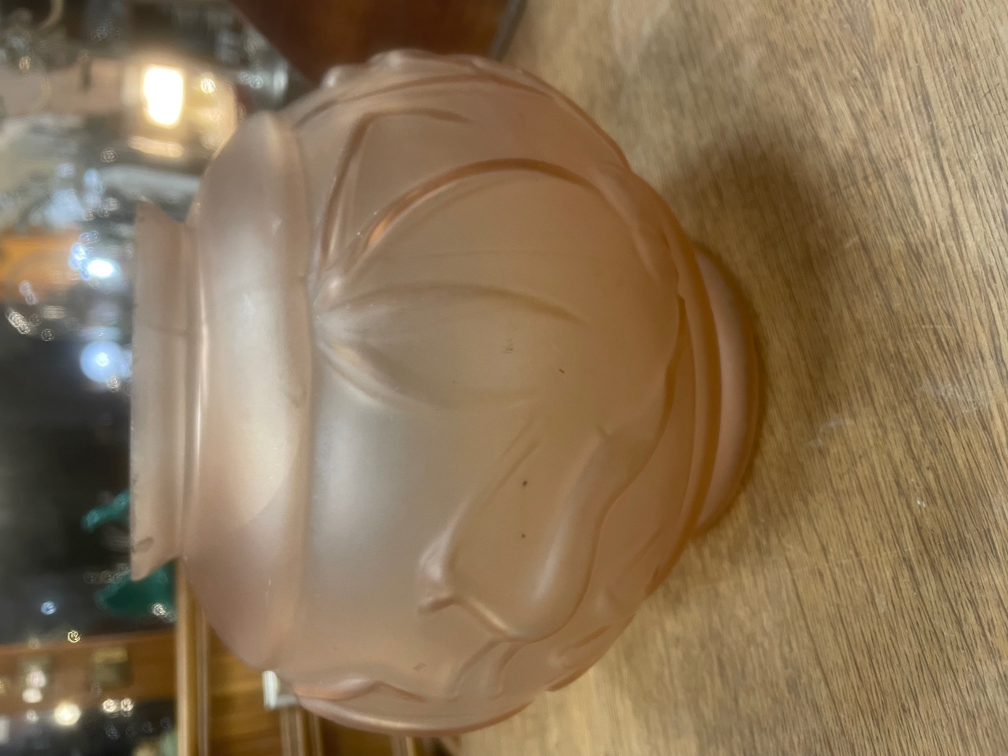 Vase boule art déco rose