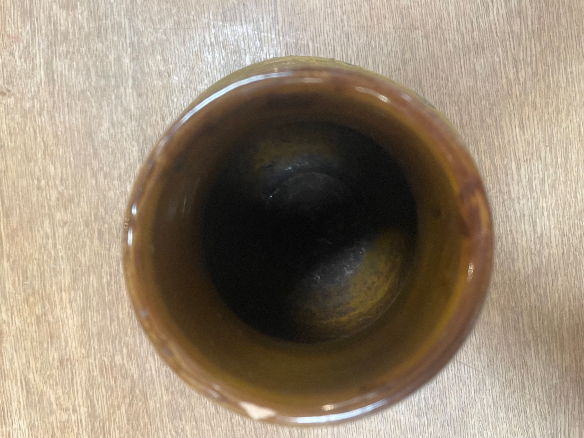 Vase en terre cuite émaillée décors verts