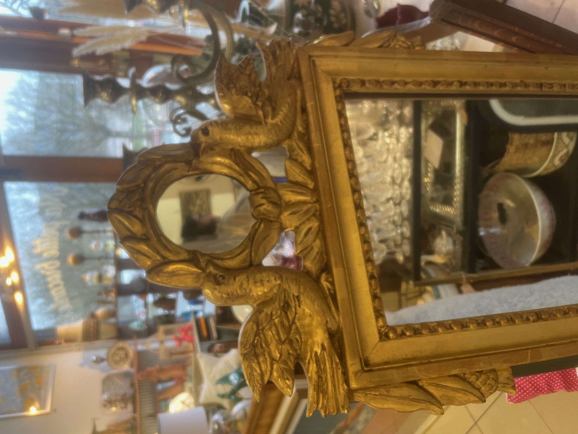 Miroir rectangulaire encadrement doré et vert rehaussé décor miroir et colombes