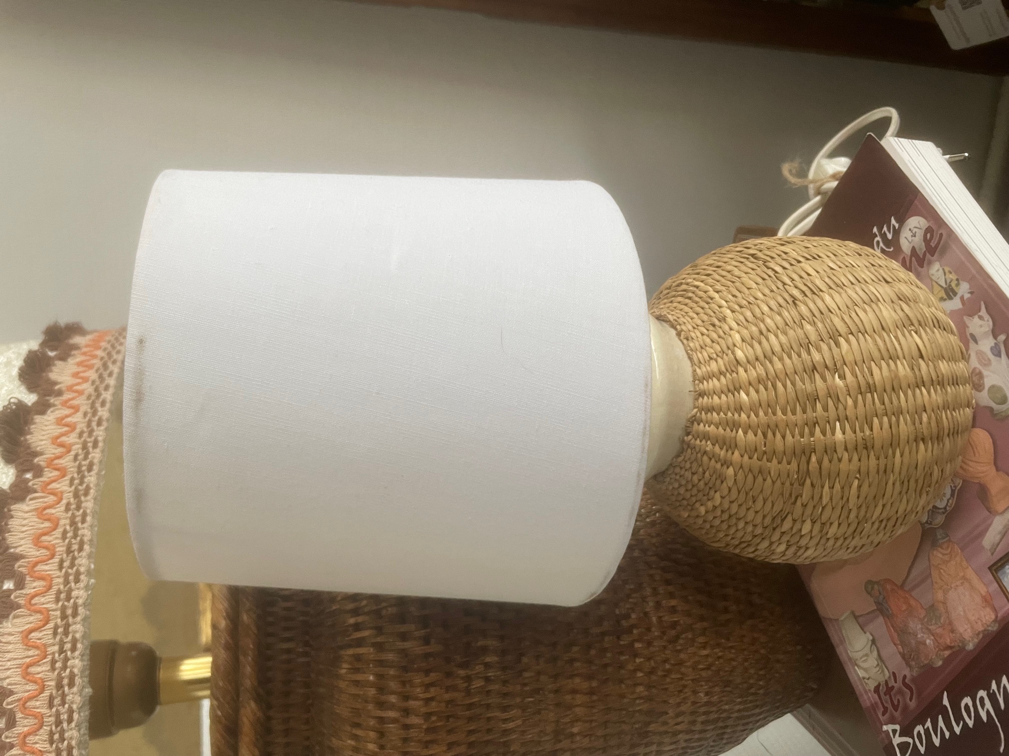 Lampe de chevet en rotin et céramique