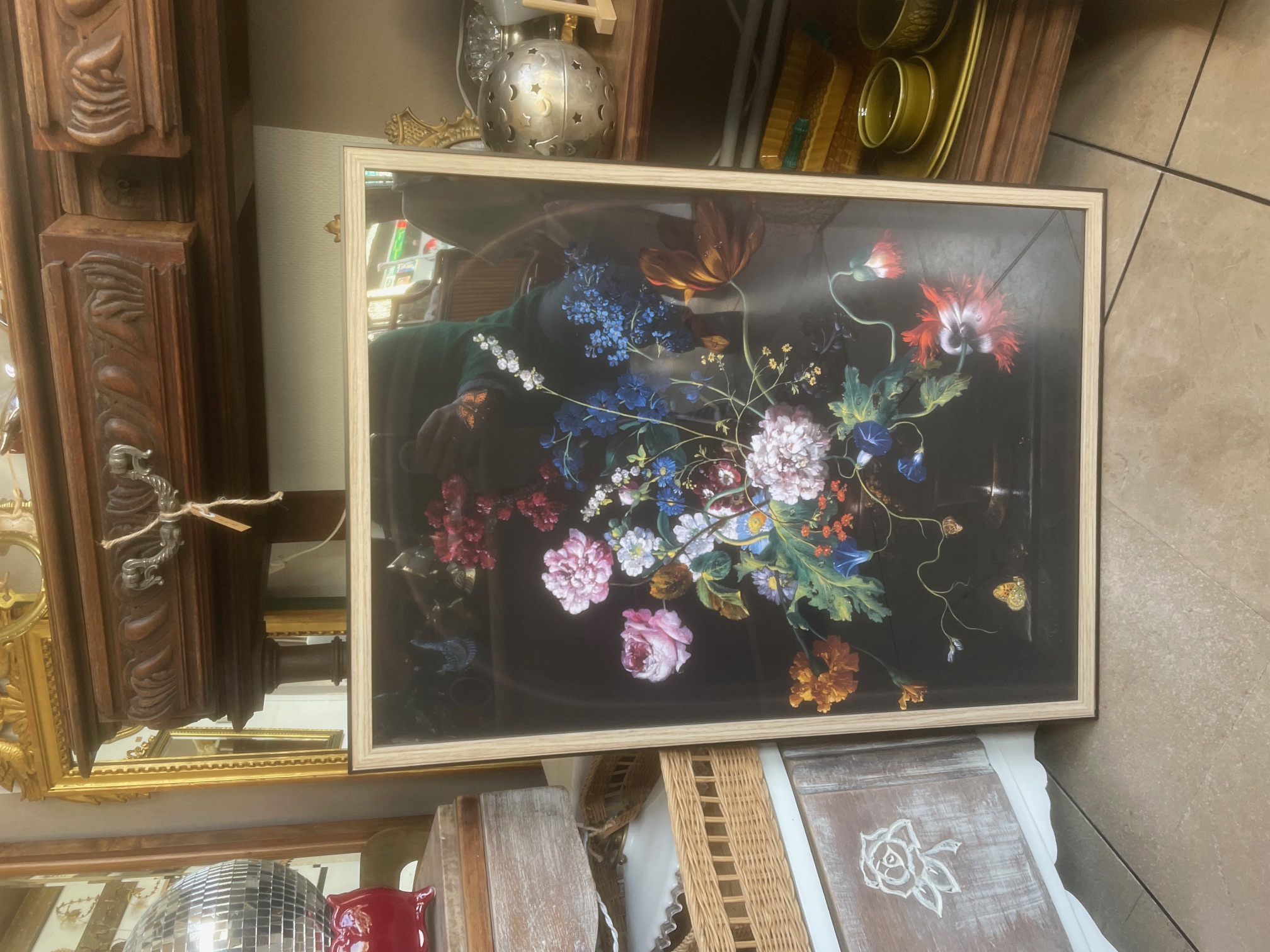 Affiche fond noir fleurs encadrée