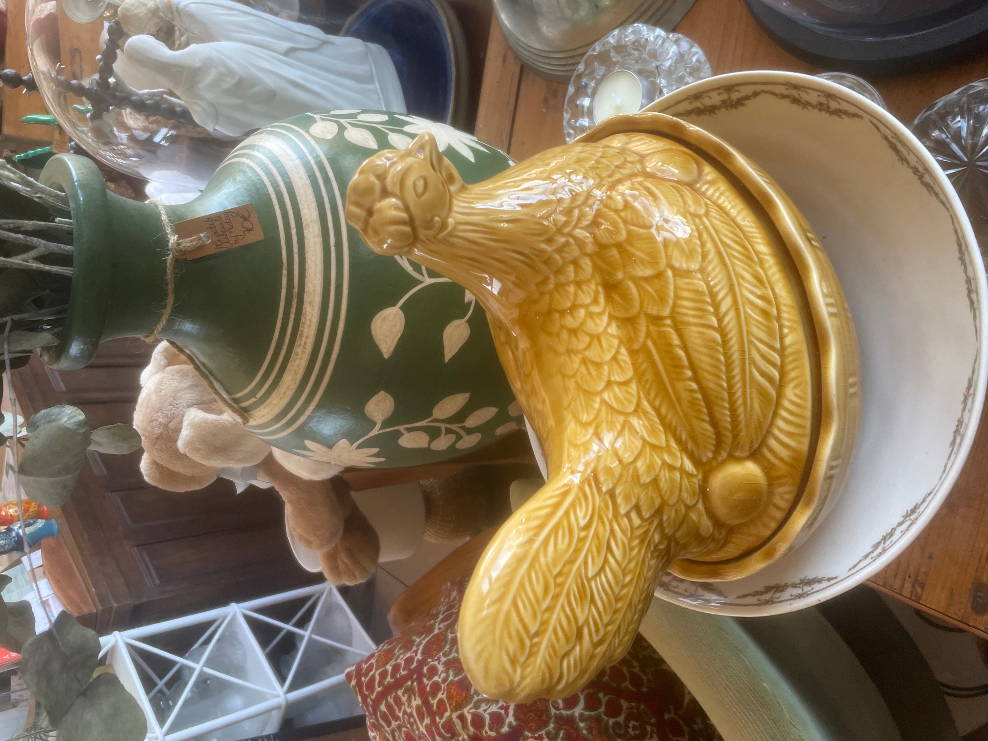 Plat décoratif en forme de poule