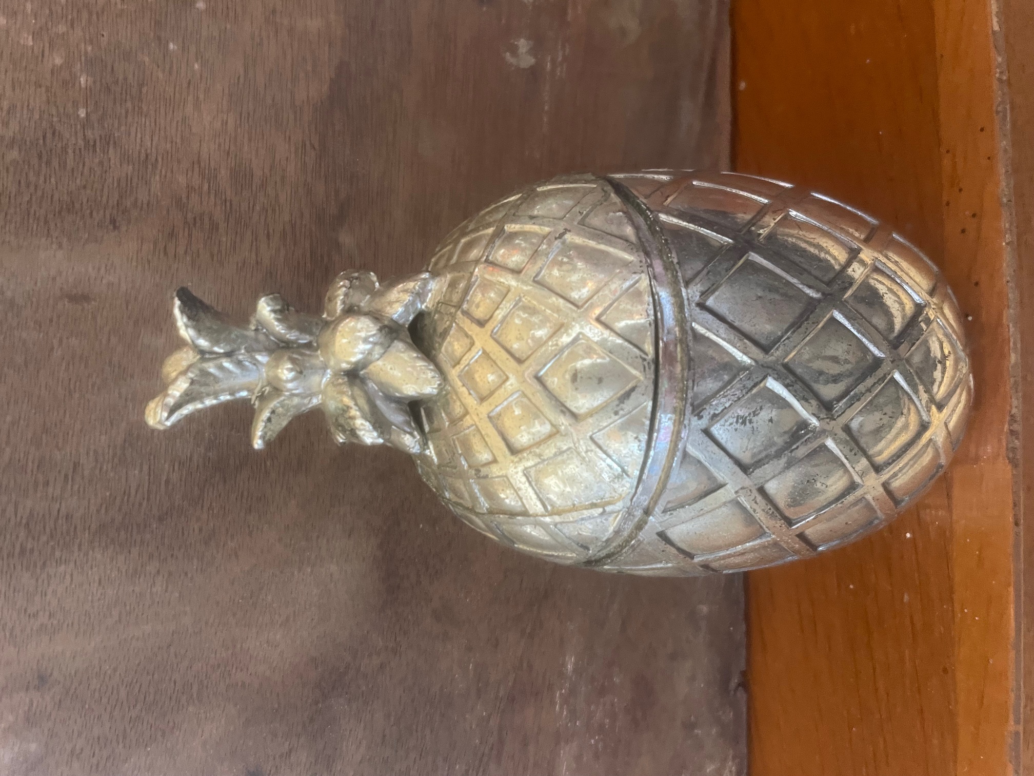 Ananas en métal