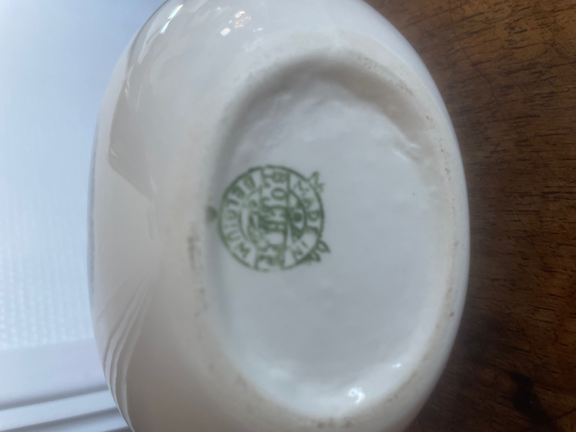Saucière fond blanc motifs noirs