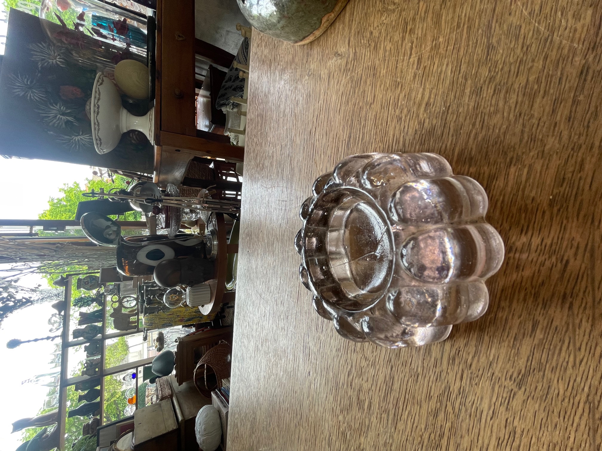 Repose meuble en verre un peu rosé