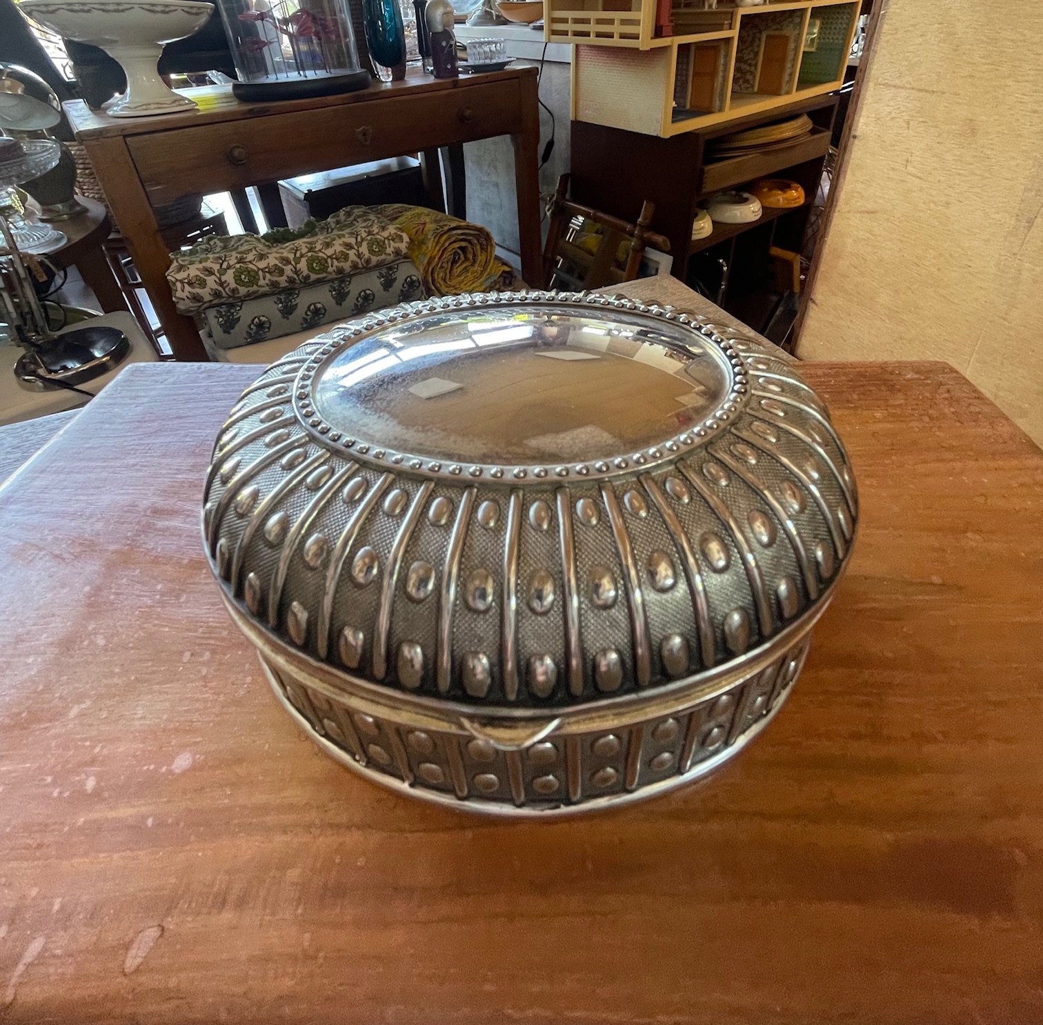 Boîte métal argenté ovale