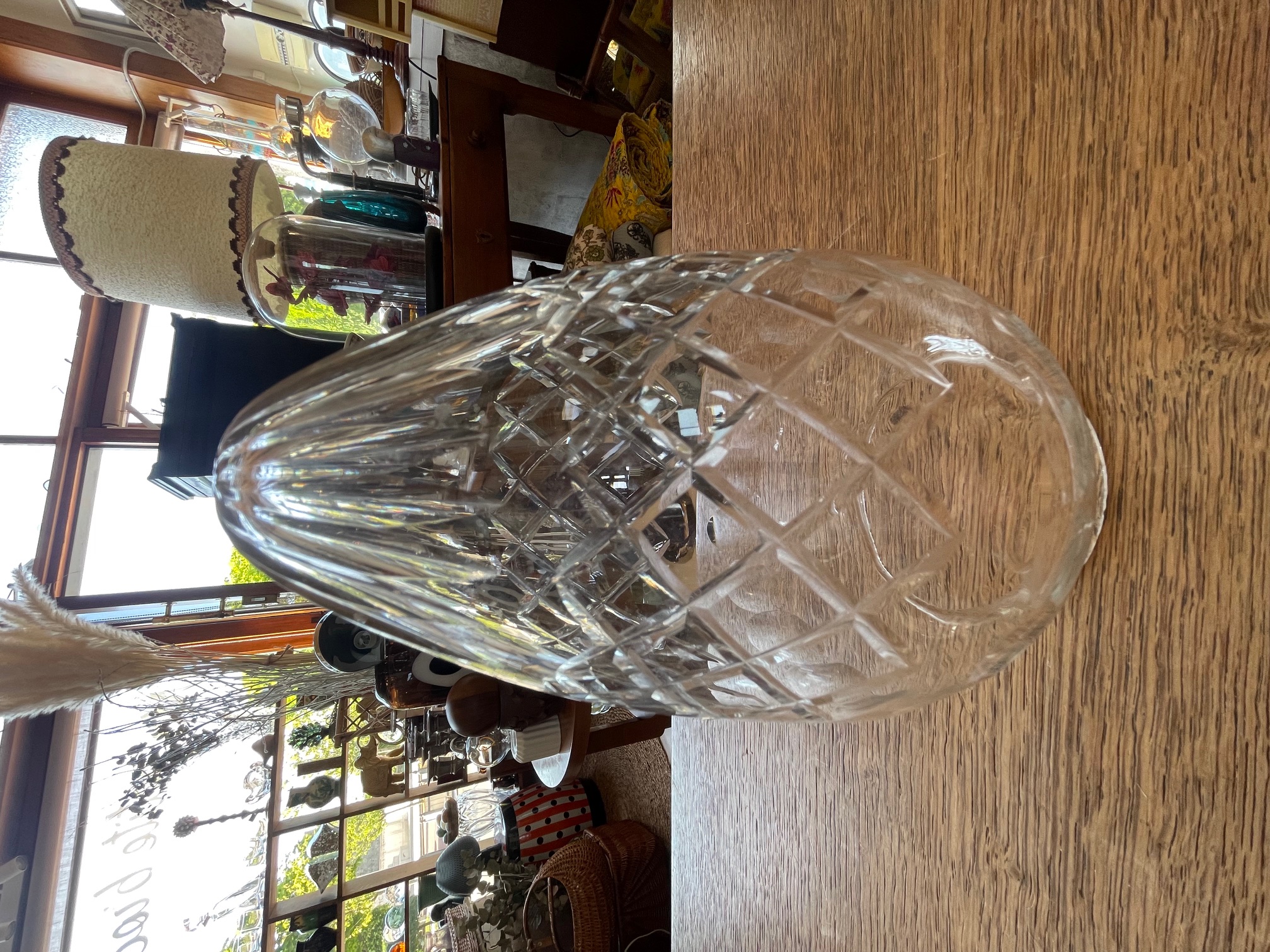 Globe forme obus verre taillé 
